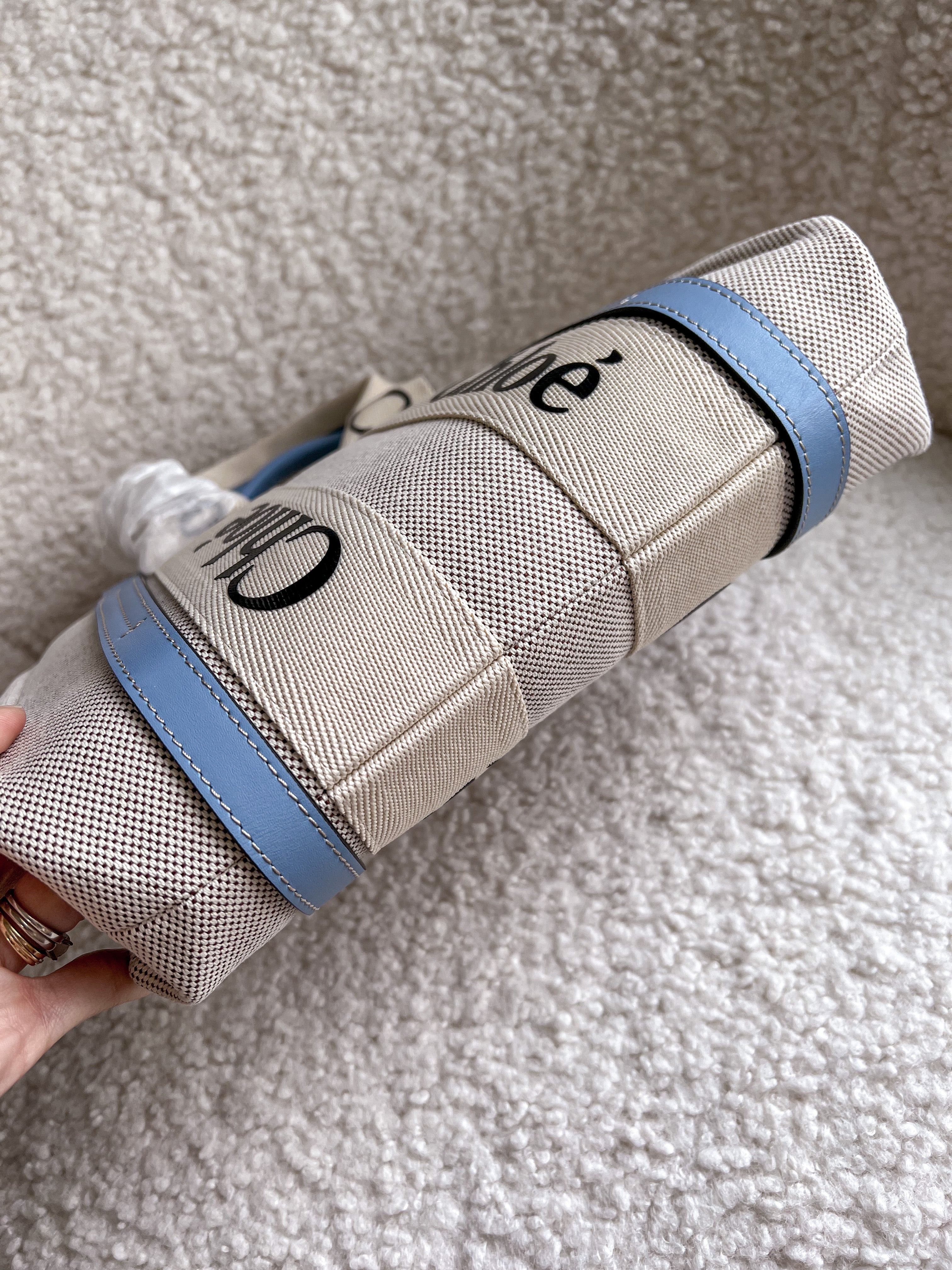 [TOP] Chloe Woody Small Tote - Cream and Blue