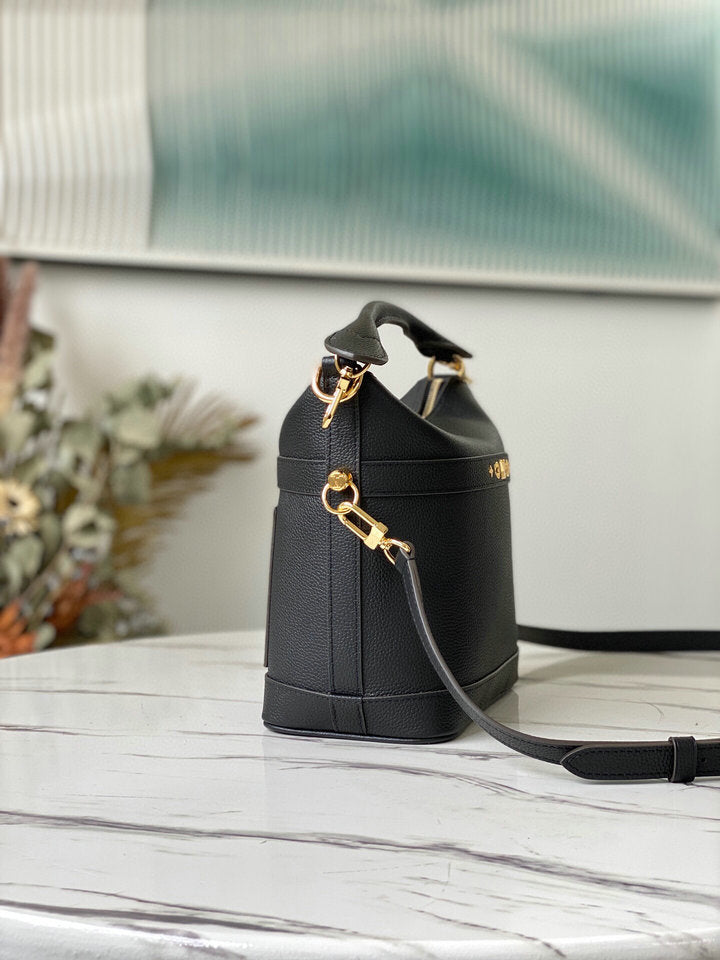 [TOP] Louis Vuitton LV  Cruiser PM Shoulder Bag 25 x 22.5 x 13cm - Black