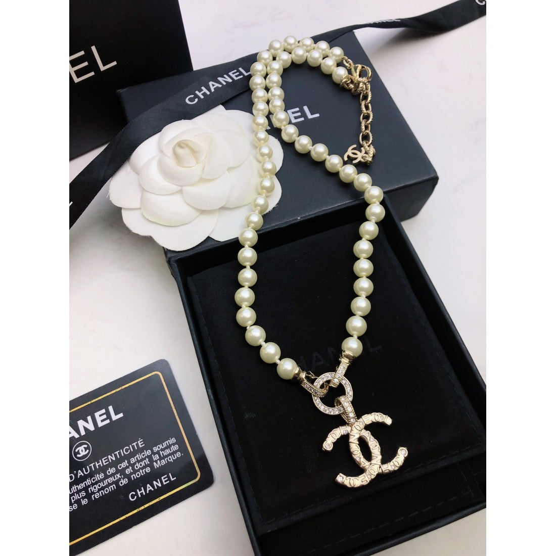 [TOP] CHANEL Pearl Choker and Vintage Logo Necklace
