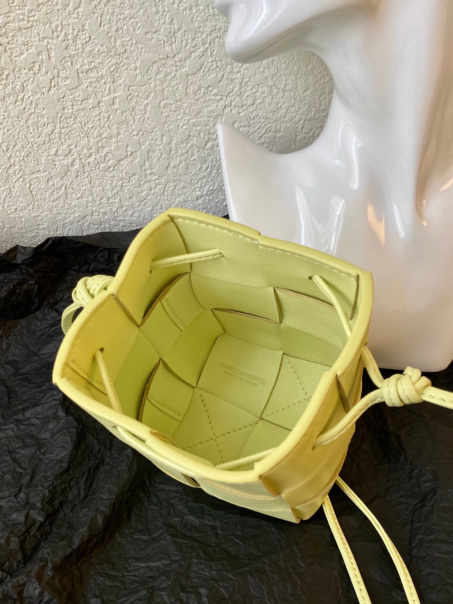 [TOP] Bottega Veneta BV Intrecciato Mini Leather Bucket Bag - Lemon Yellow