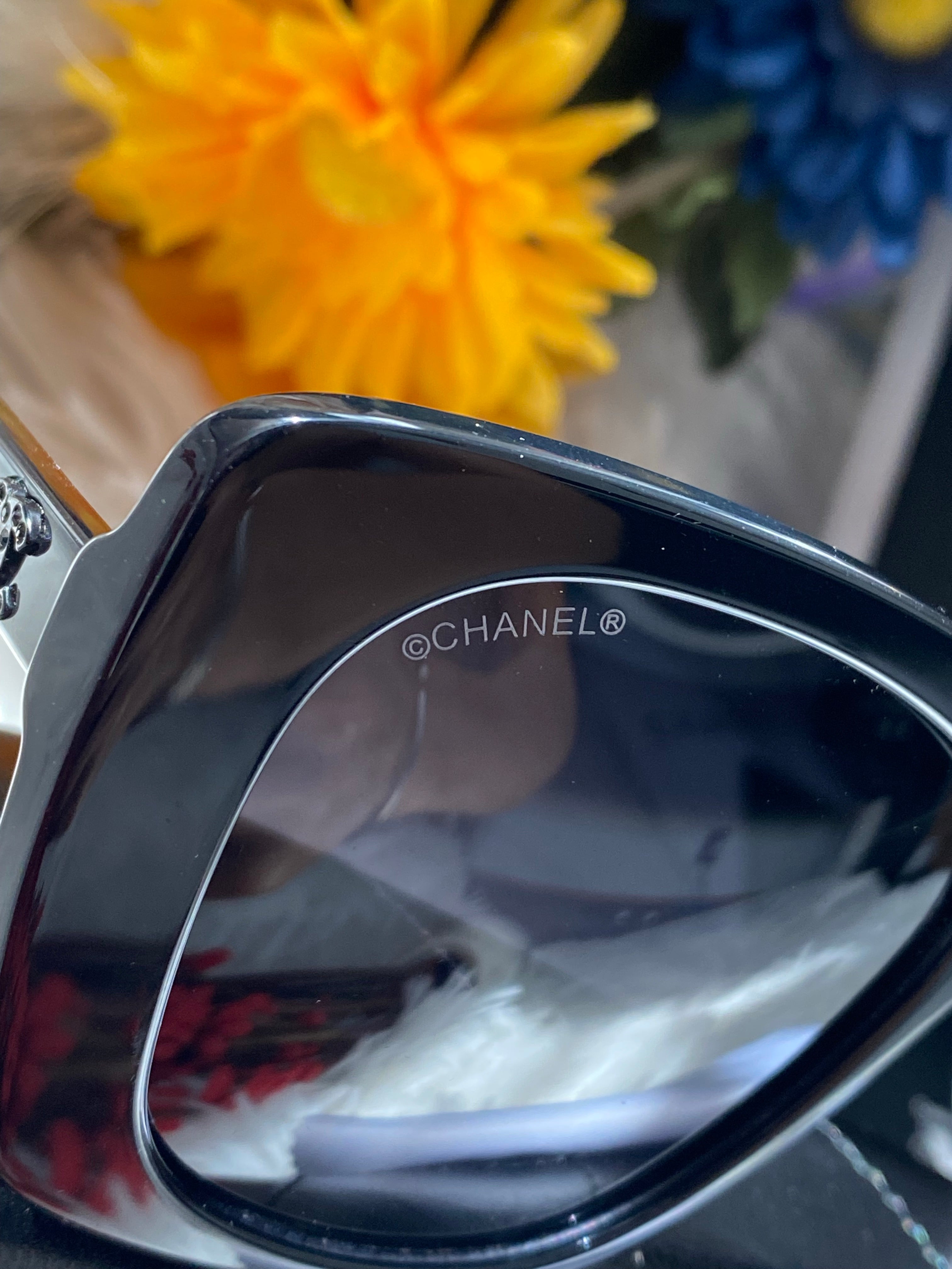 [TOP] CHANEL Acetate Strass Square Sunglasses - Black