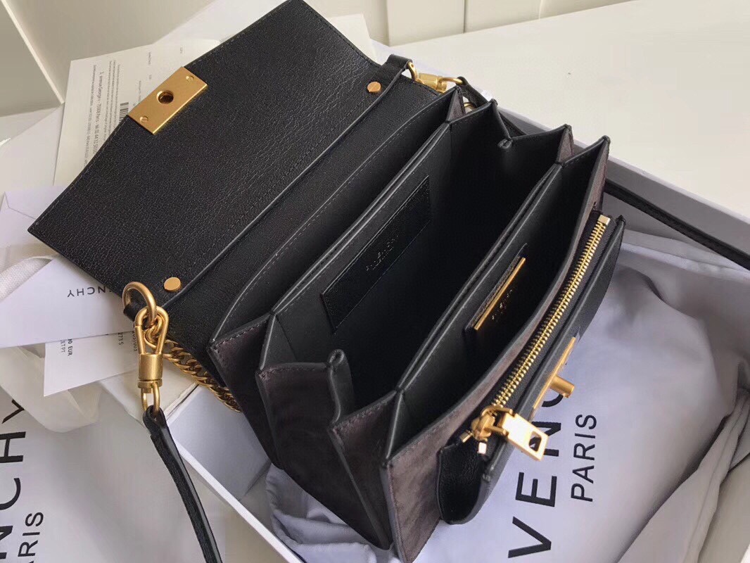[Top] GIVENCHY GV3 Shoulder Bag 21x14x7cm - Black
