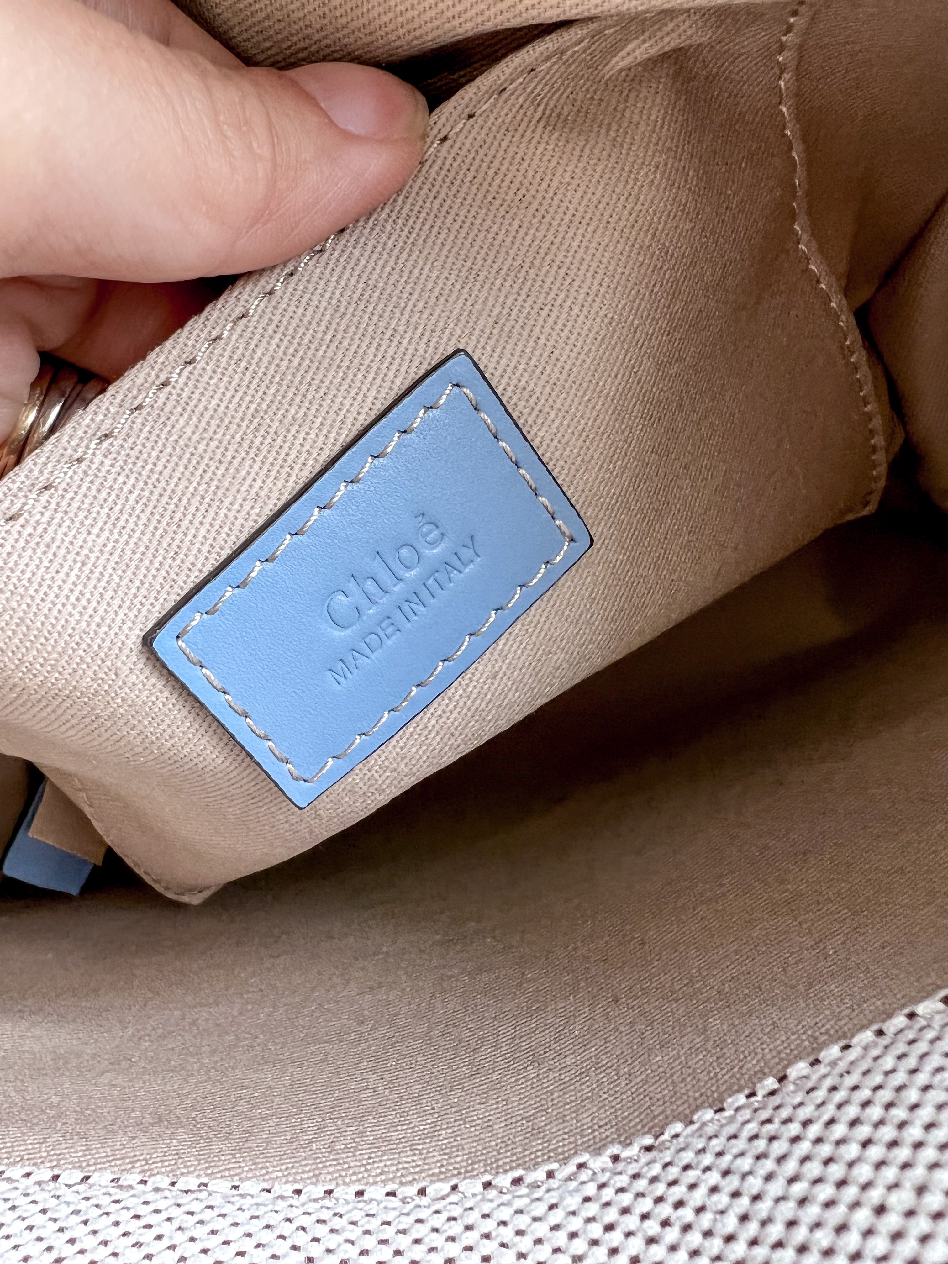 [TOP] Chloe Woody Small Tote - Cream and Blue