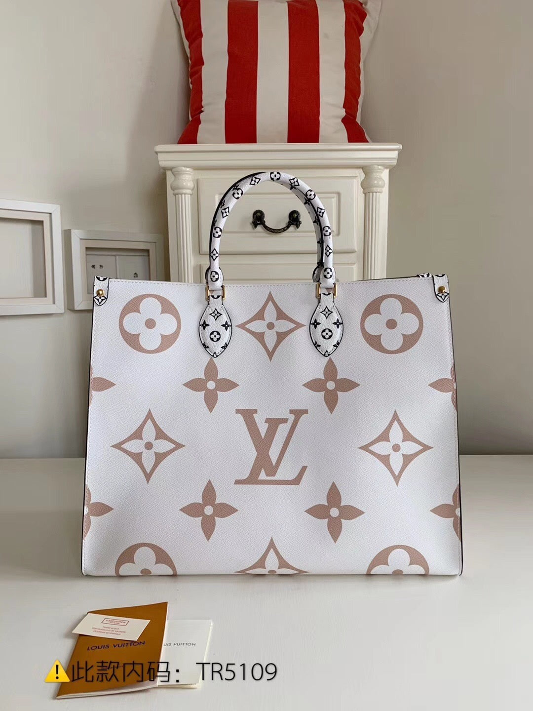 [TOP] Louis Vuitton LV On The Go GM Monogram 41x34x19cm -2 Colors