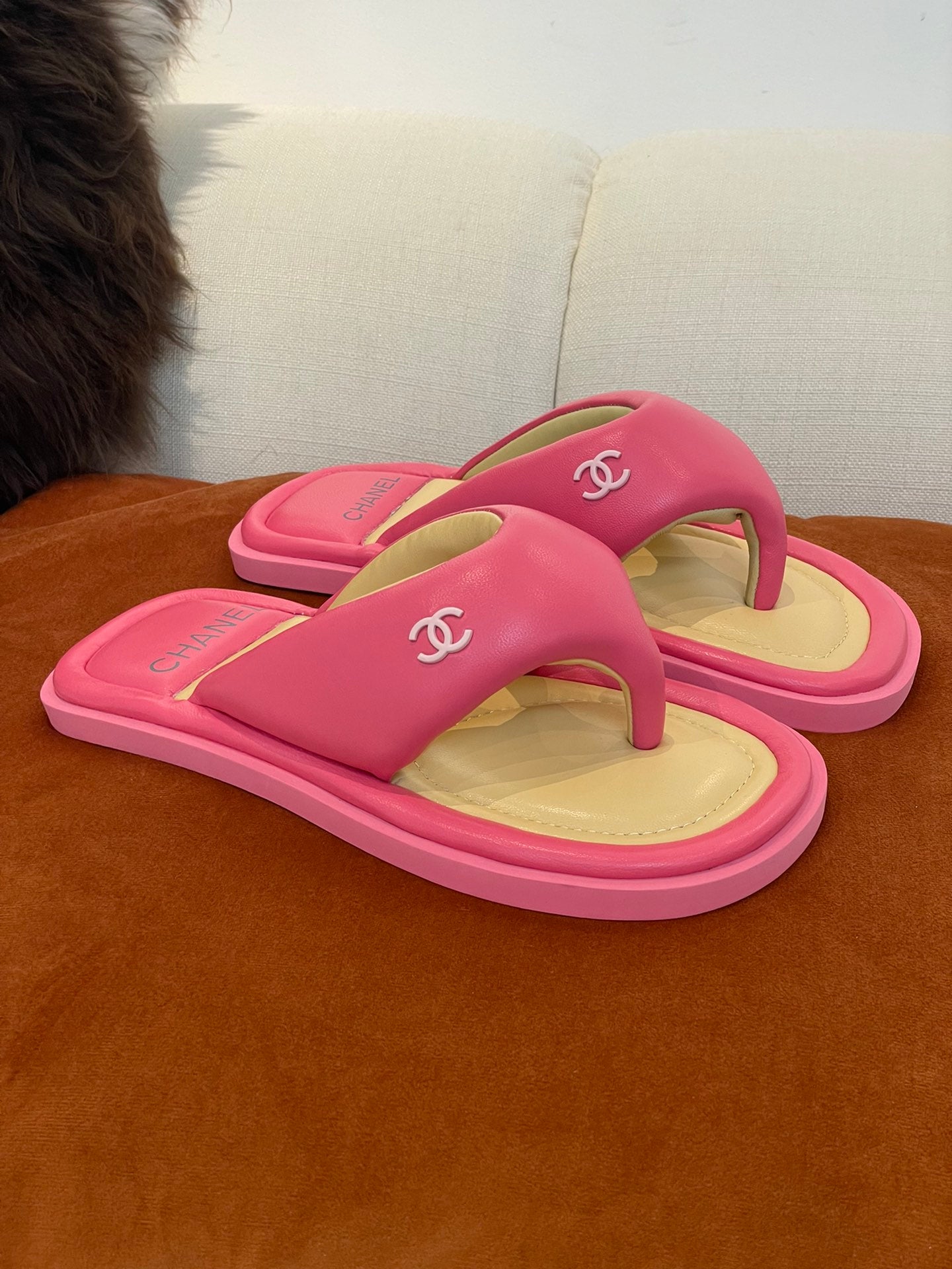 [TOP] CHANEL Puffy Thong Sandals Lambskin - 7 Colours