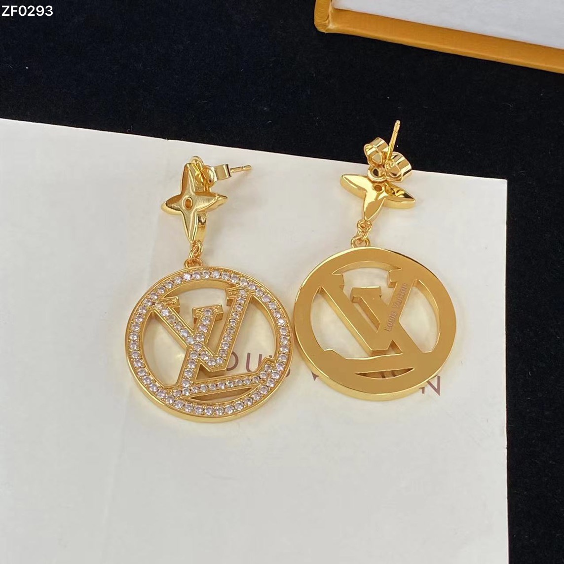 [TOP] Louis Vuitton LV Round Hoops Earrings