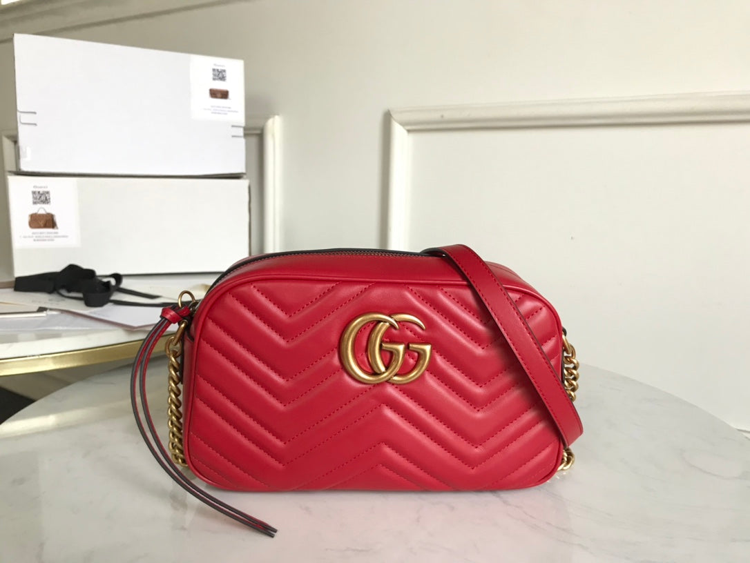 [TOP] GUCCI GG Marmont Small Matelasse Shoulder Bag - Red