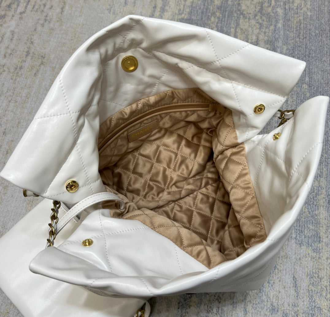 [TOP] CHANEL 22 Bag Small 35cm - White & Black Logo