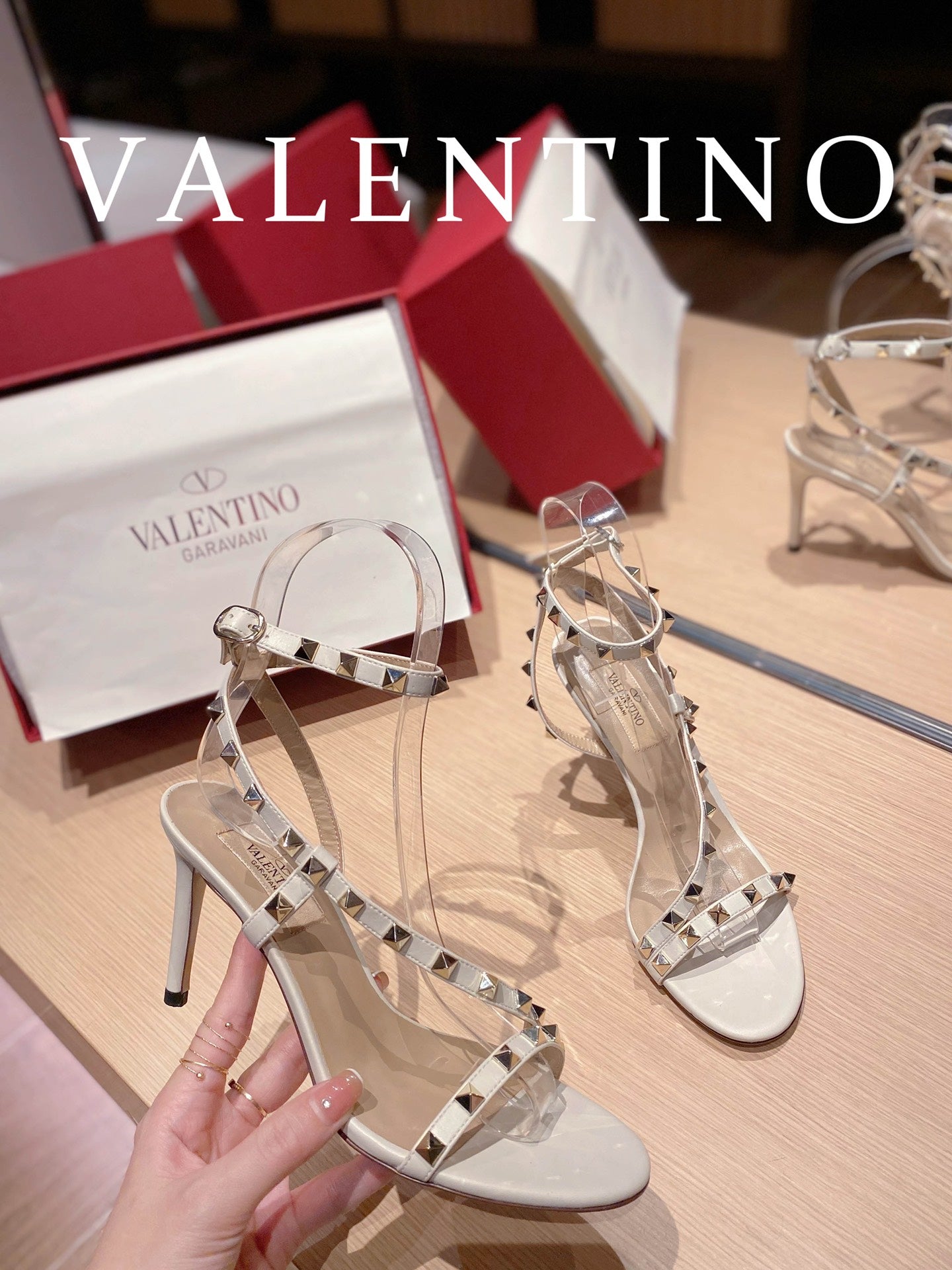 [TOP] VALENTINO  Rockstud Asymmetrical Slingback Sandals - White