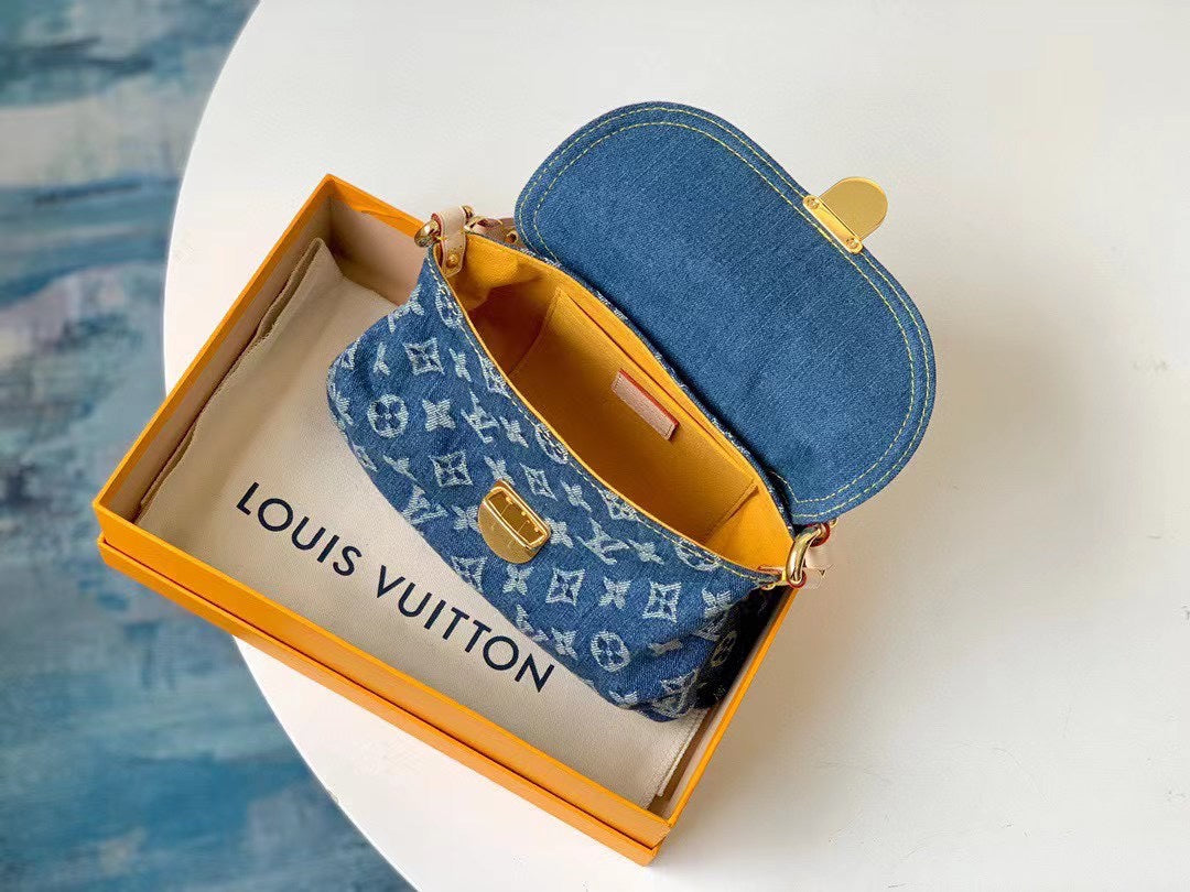 [TOP] Louis Vuitton LV  Pleaty Mini Denim Bag 18 x 26 x 4.5cm - Blue