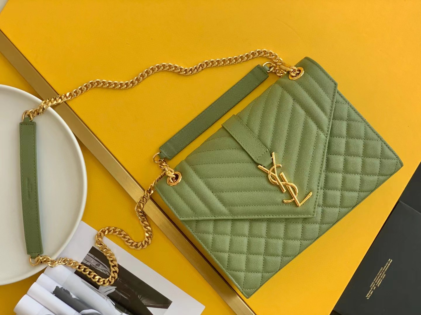 [TOP] Yves Saint Laurent YSL Envelope Bag Caviar Medium 24cm - GHW