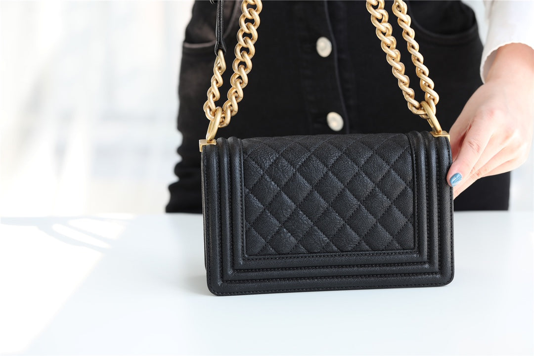 [TOP] CHANEL Boy Bag  Small 20cm - Black & GHW