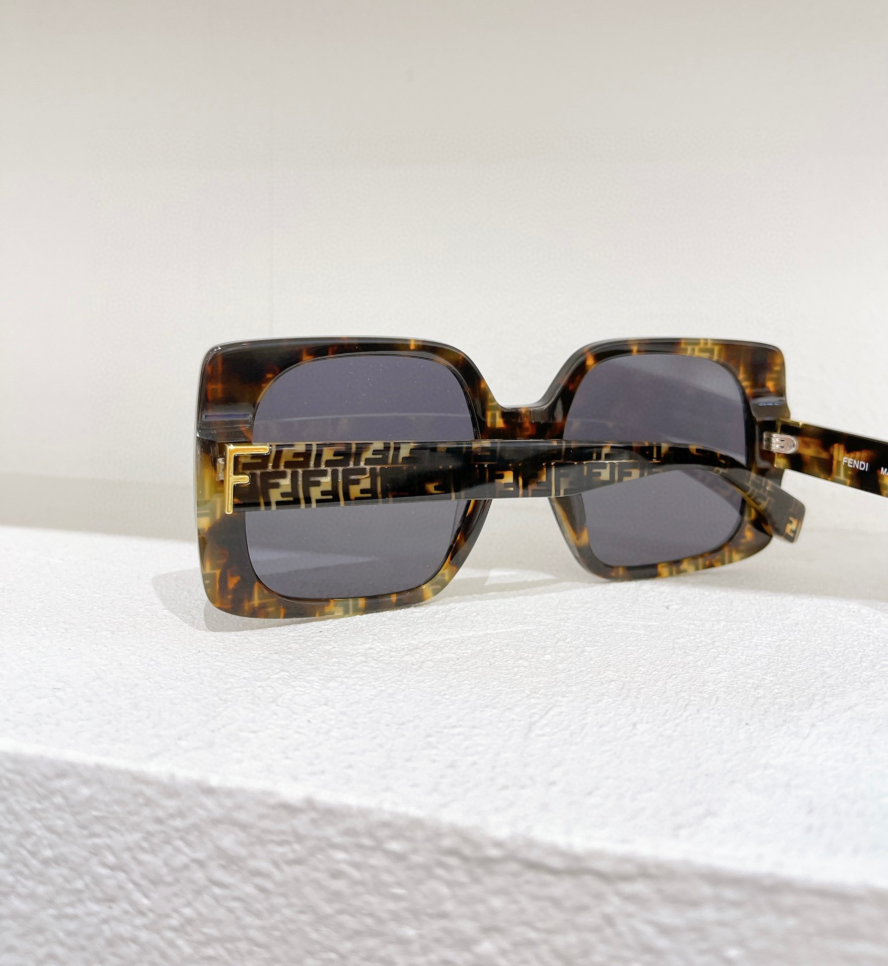 [TOP] FENDI Sunglasses - 4 Colours