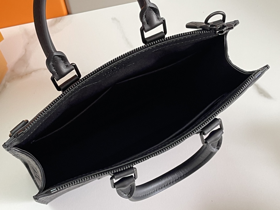 [TOP] Louis Vuitton LV Sac Plat Taurillon Bag 26x28.5x6CM-Black