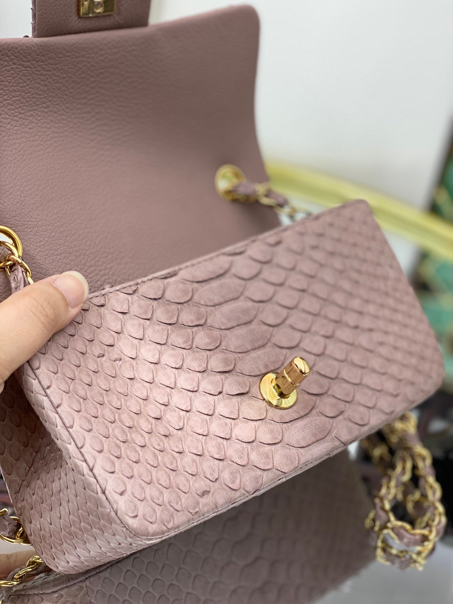 [TOP] CHANEL Classic Flap Bag Python Mini 20cm  - Dusty Pink