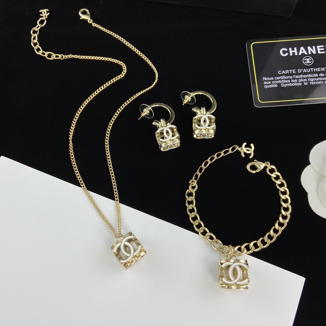 [TOP] CHANEL Necklace Bracelet Earrings Set