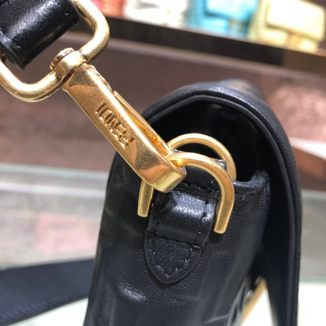 [TOP] FENDI FENDI Baguette Embossed Leather - Black