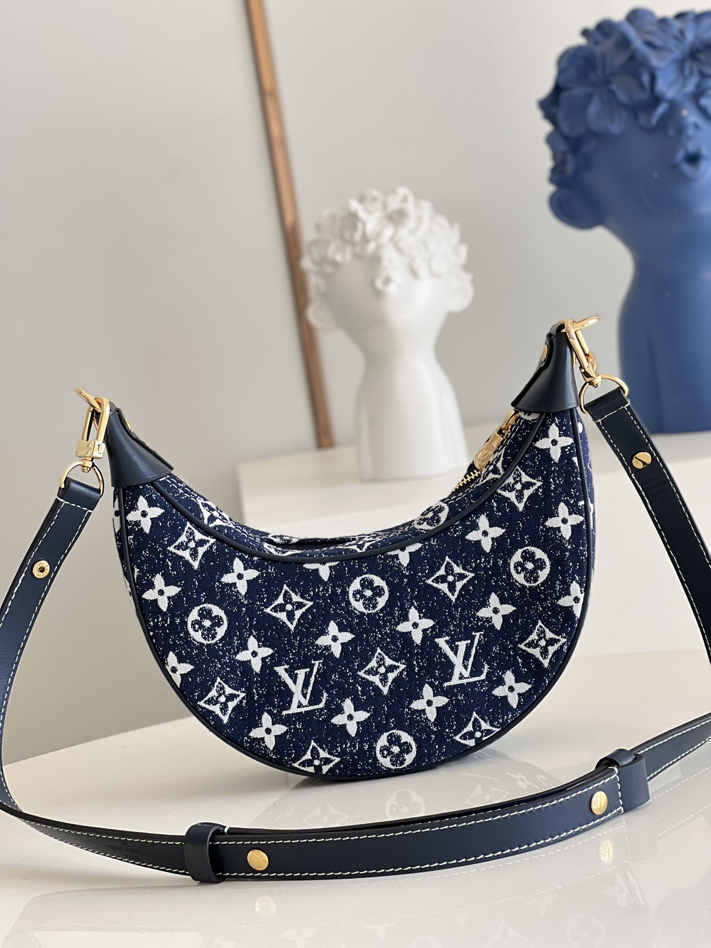 [TOP] Louis Vuitton LV Loop Monogram Bag  24 x 22 x 6 cm - Blue