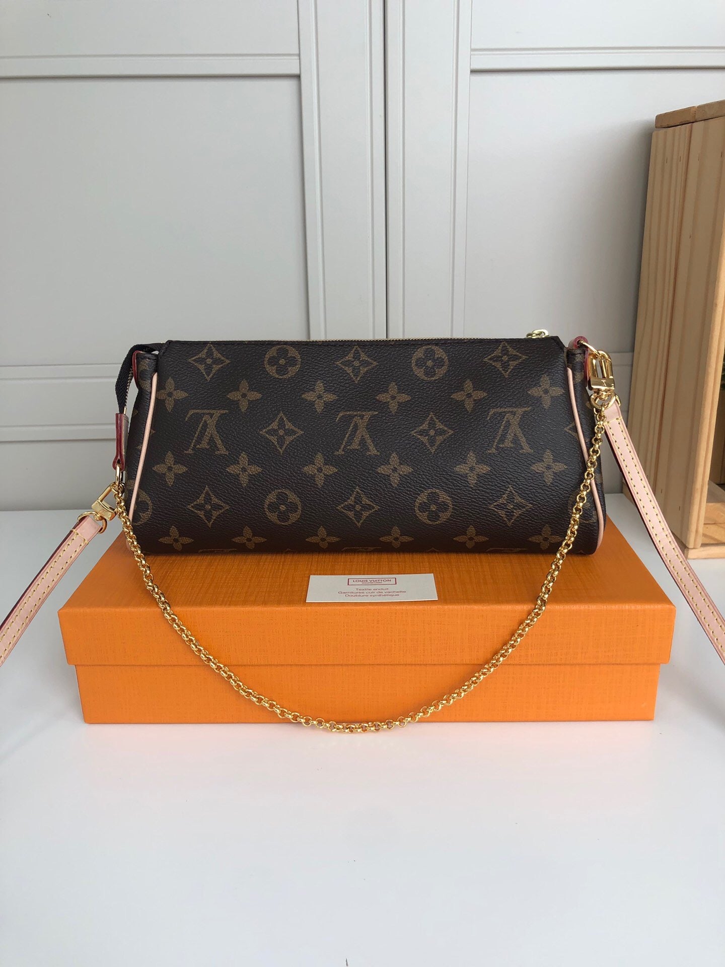 [TOP] Louis Vuitton LV L*V Eva Clutch Monogram Bag