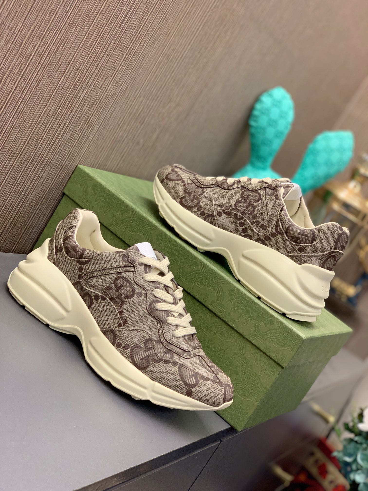 [TOP] GUCCI G*G 100 Rhyton Sneakers - Beige