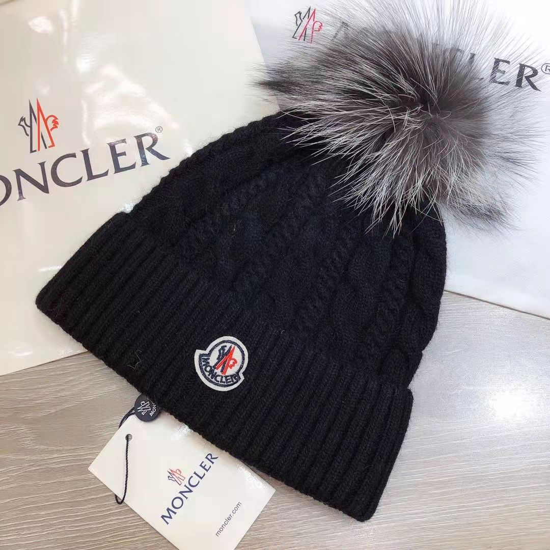 [TOP] Moncler Black Beanie w 2 Tones PomPom
