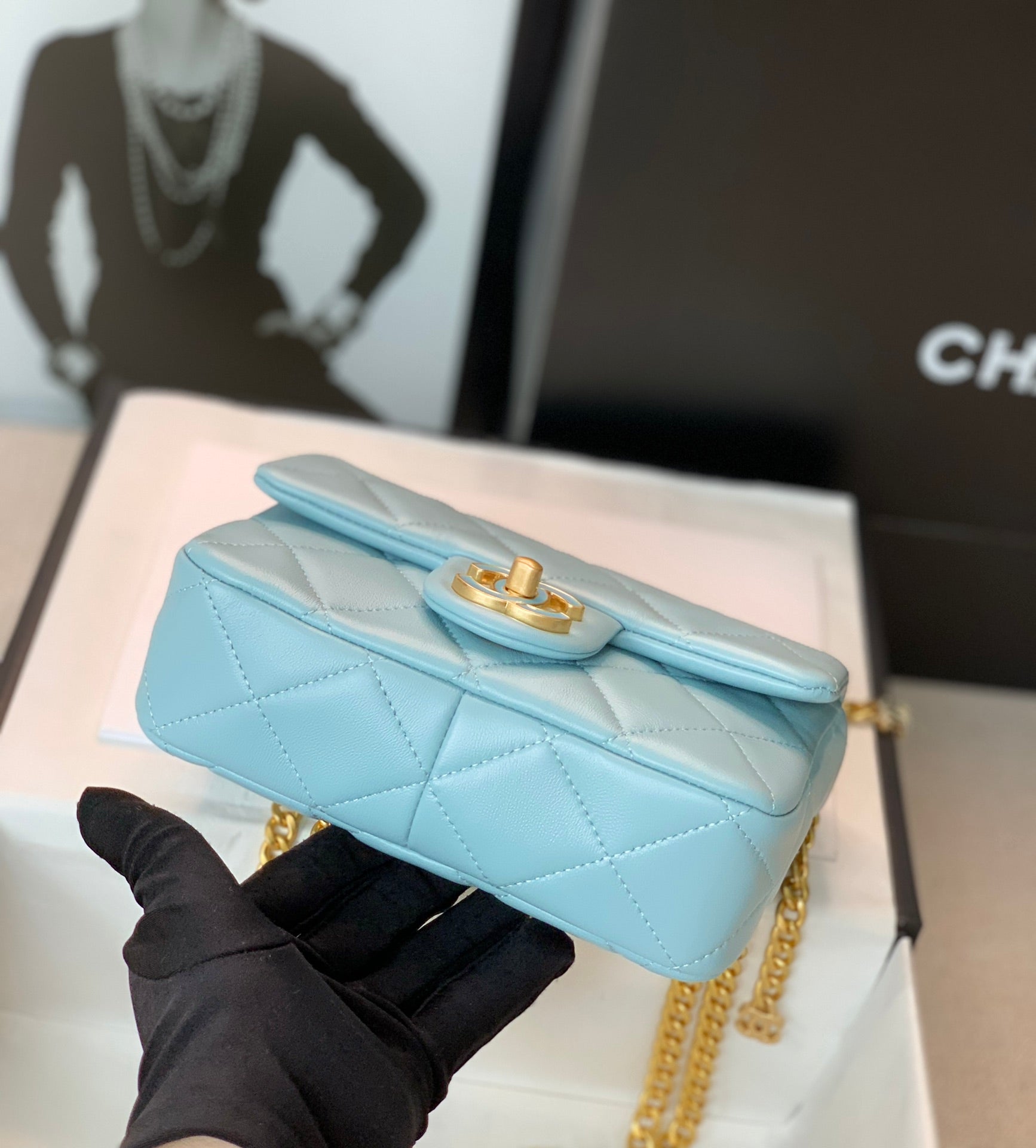 [TOP] CHANEL Flap Bag w Enamels Mini - Blue