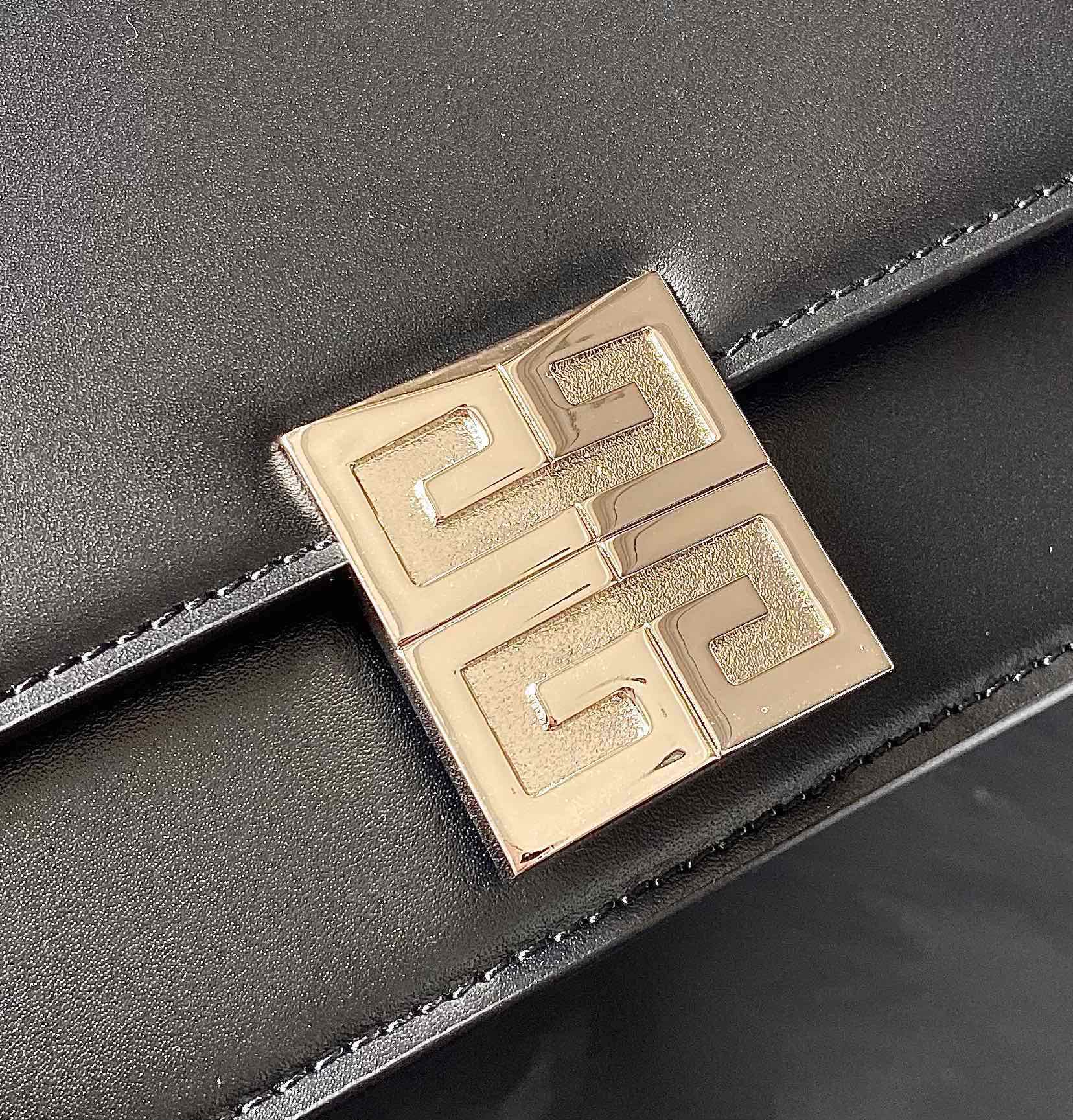 [Top] GIVENCHY 4G In Box Leather With Chain 20*13*5 - SHW