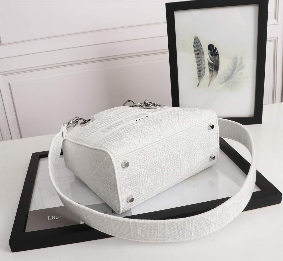 [TOP] Christian Dior Lady D-Lite Bag Cannage Embroidery Medium - white