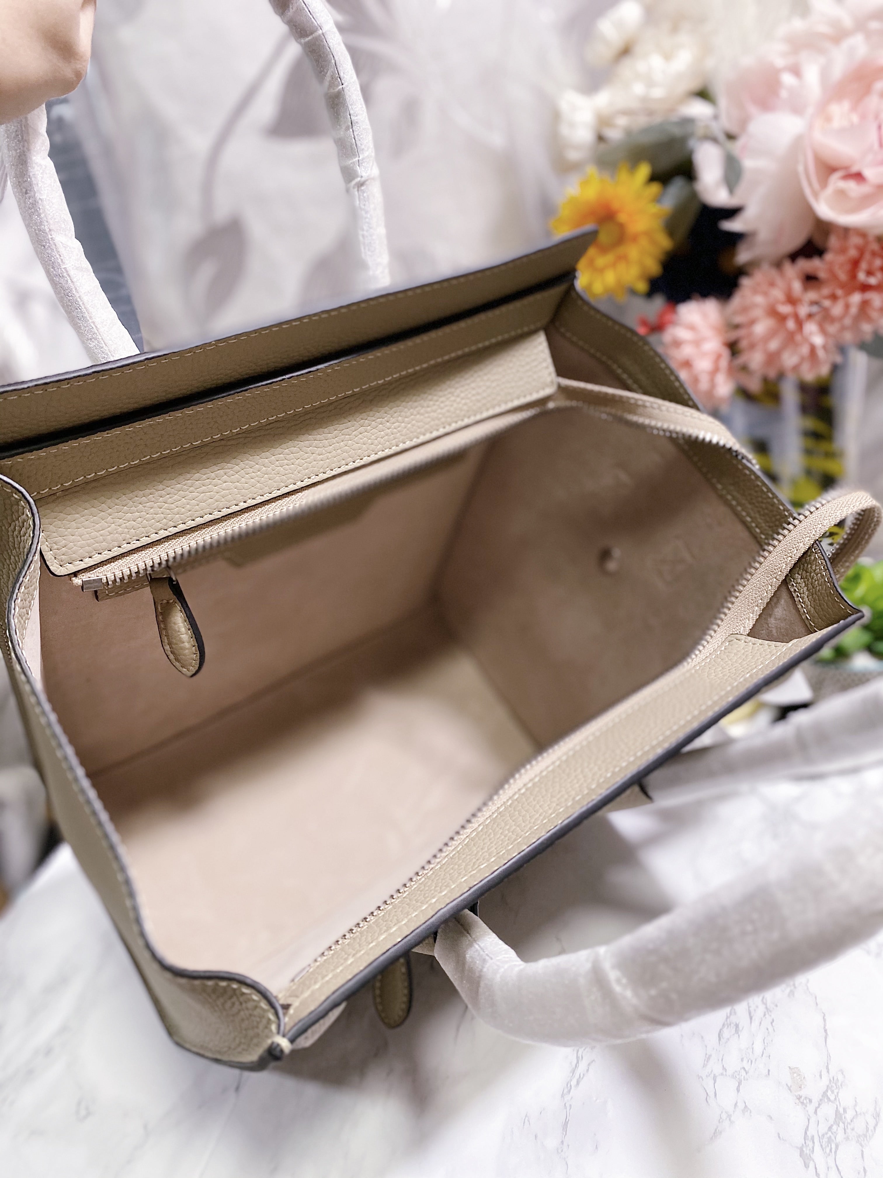 [TOP] CELINE Micro Luggage Hanbag 26x26x14cm   - Tan