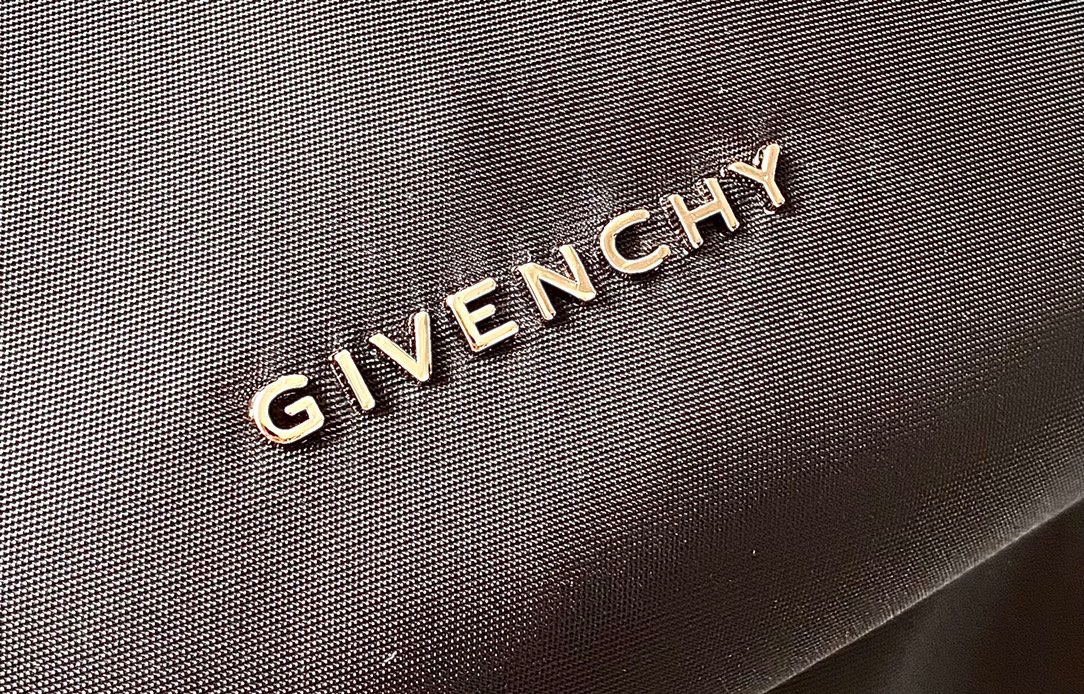 [TOP] GIVENCHY Cross Body Bag 37*18*4- Black