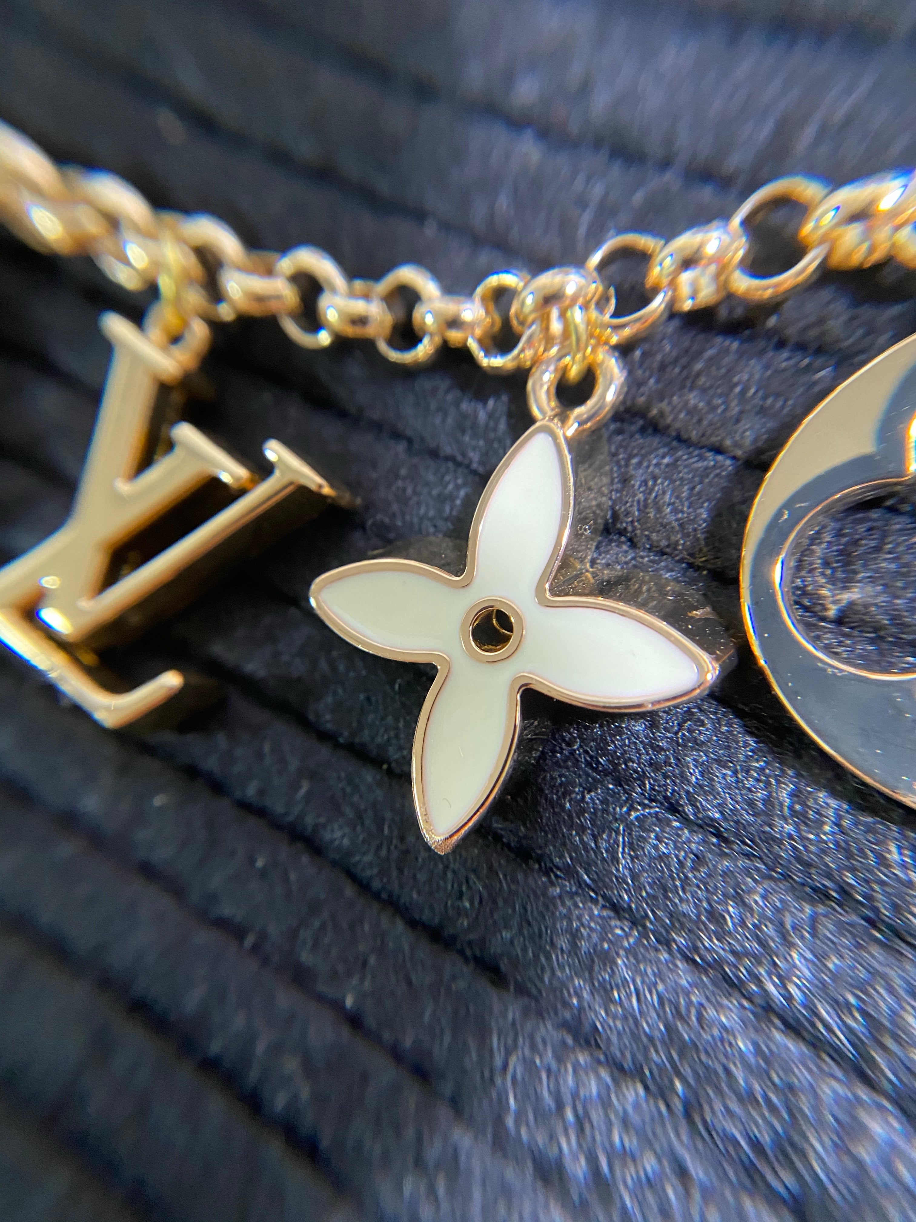 [TOP] Louis Vuitton LV LV Bag Charm Fleur De Monogram - RED