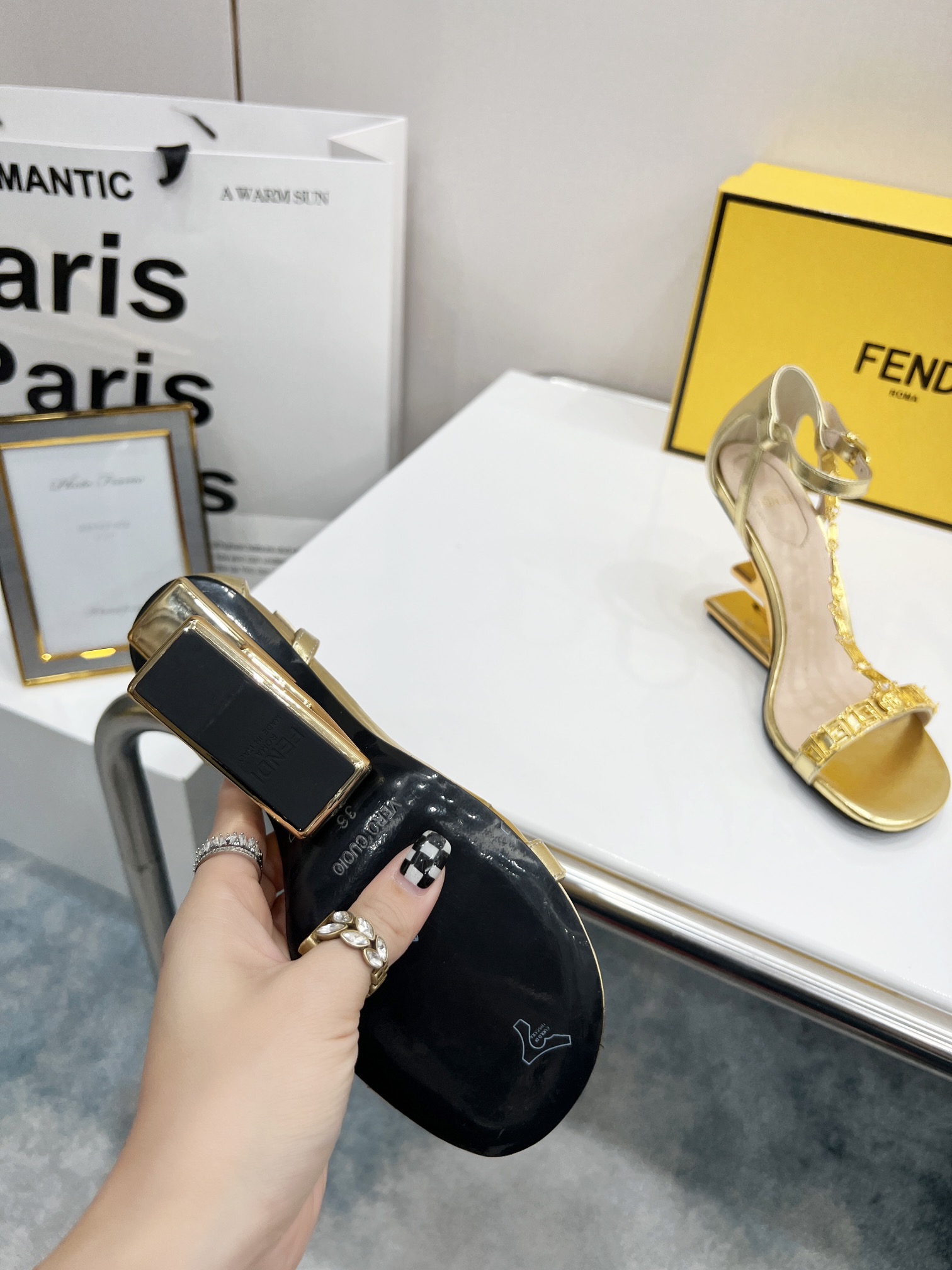 [TOP] FENDI First High Heel - Gold