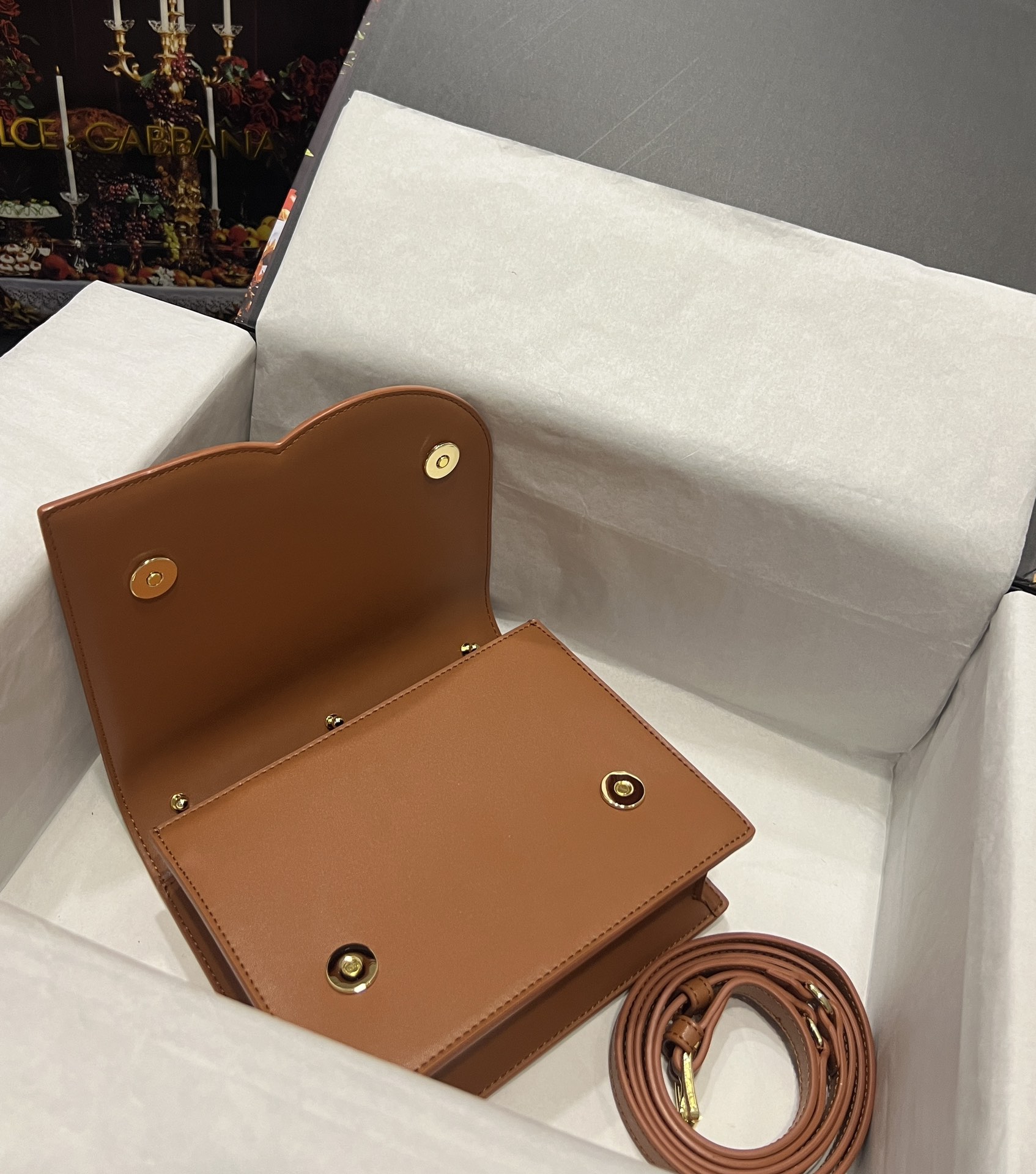 [TOP] Dolce & Gabbana D&G Calfskin DG Logo Bag 16*20*5.5 - Brown