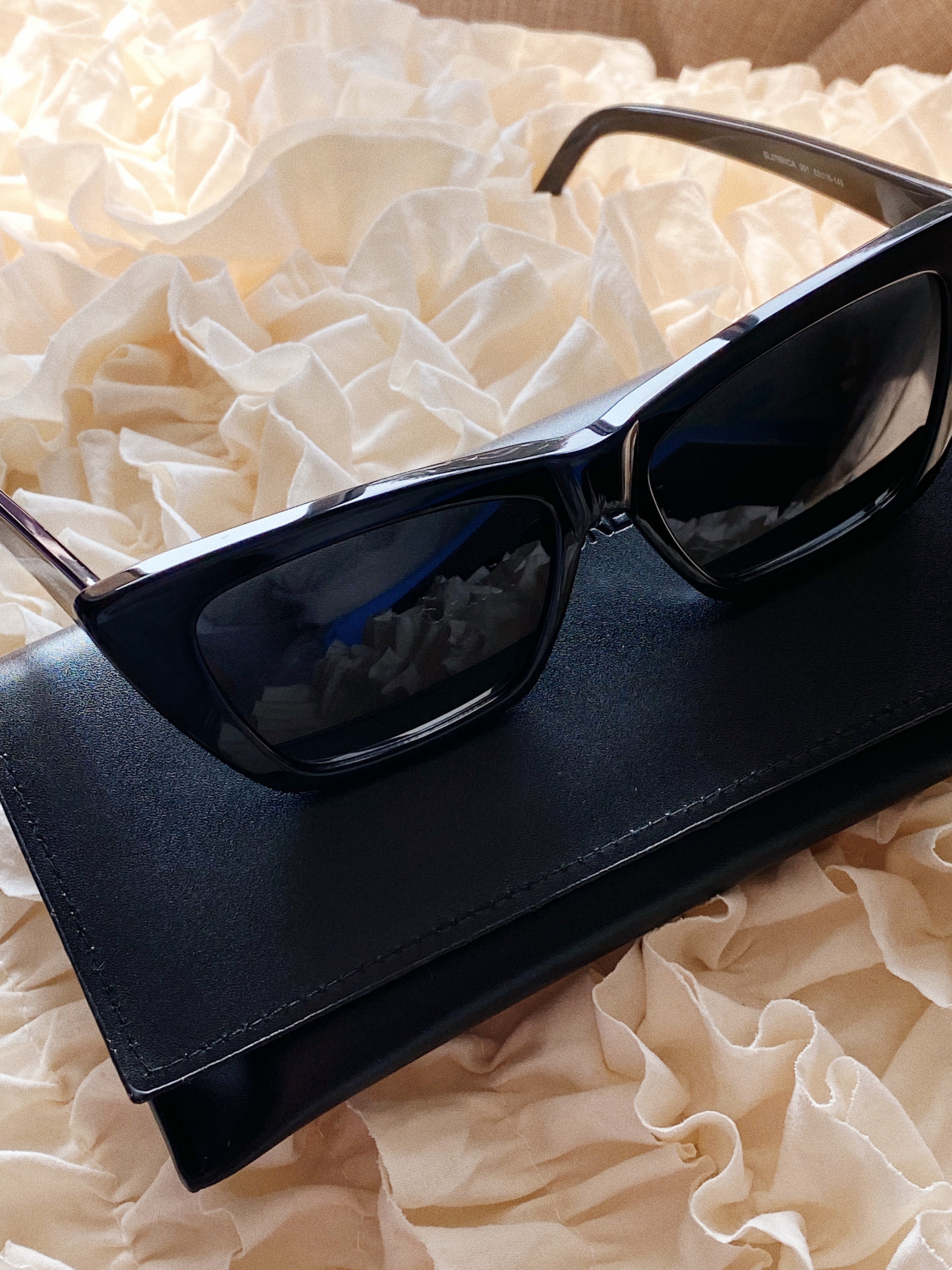 [TOP] Yves Saint Laurent YSL 53mm Cat Eyes Sunglasses - Black