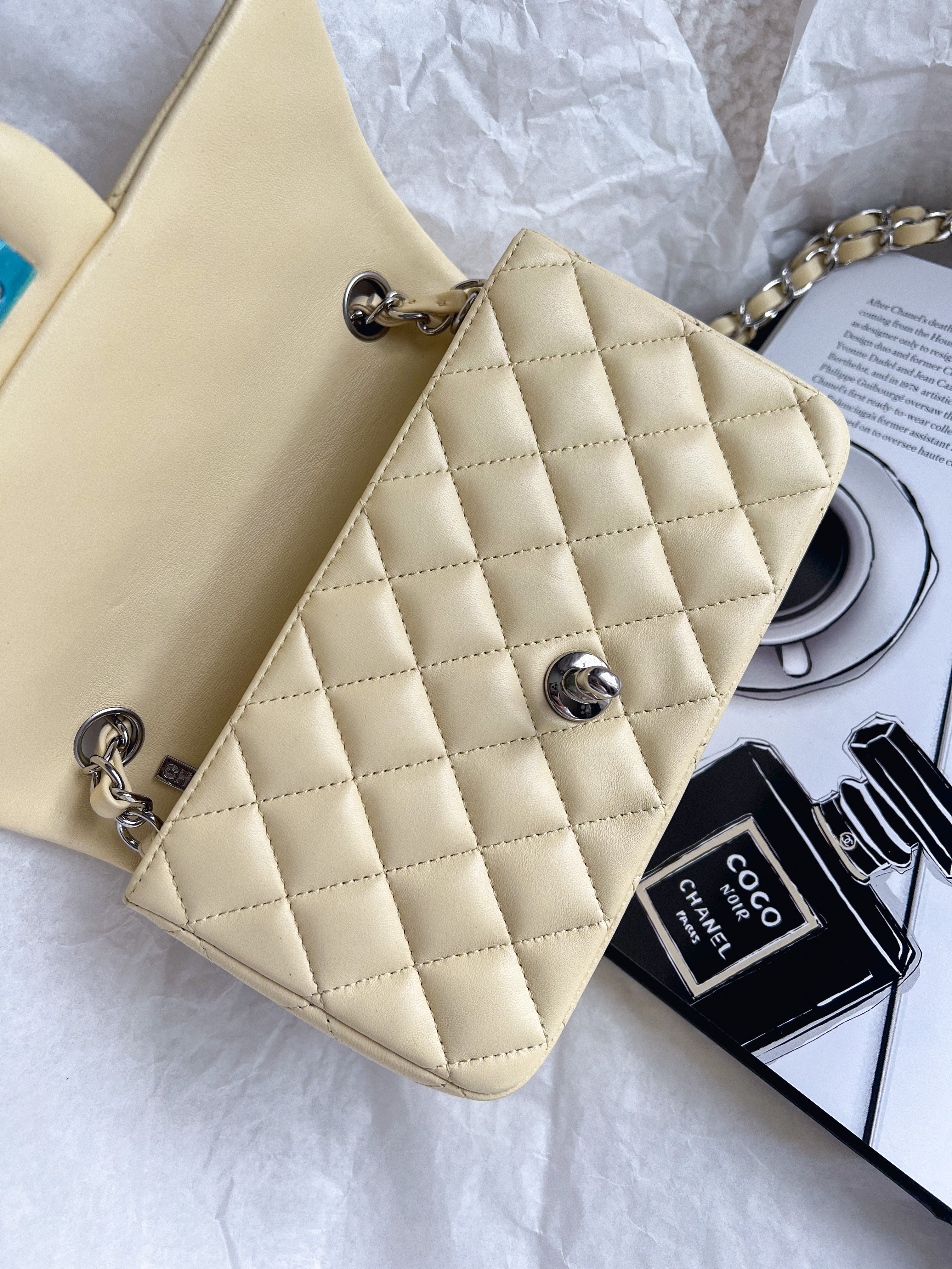 [TOP] CHANEL Classic Flap Bag Lambskin New Mini  13.5*17*8CM - Light Yellow & SHW
