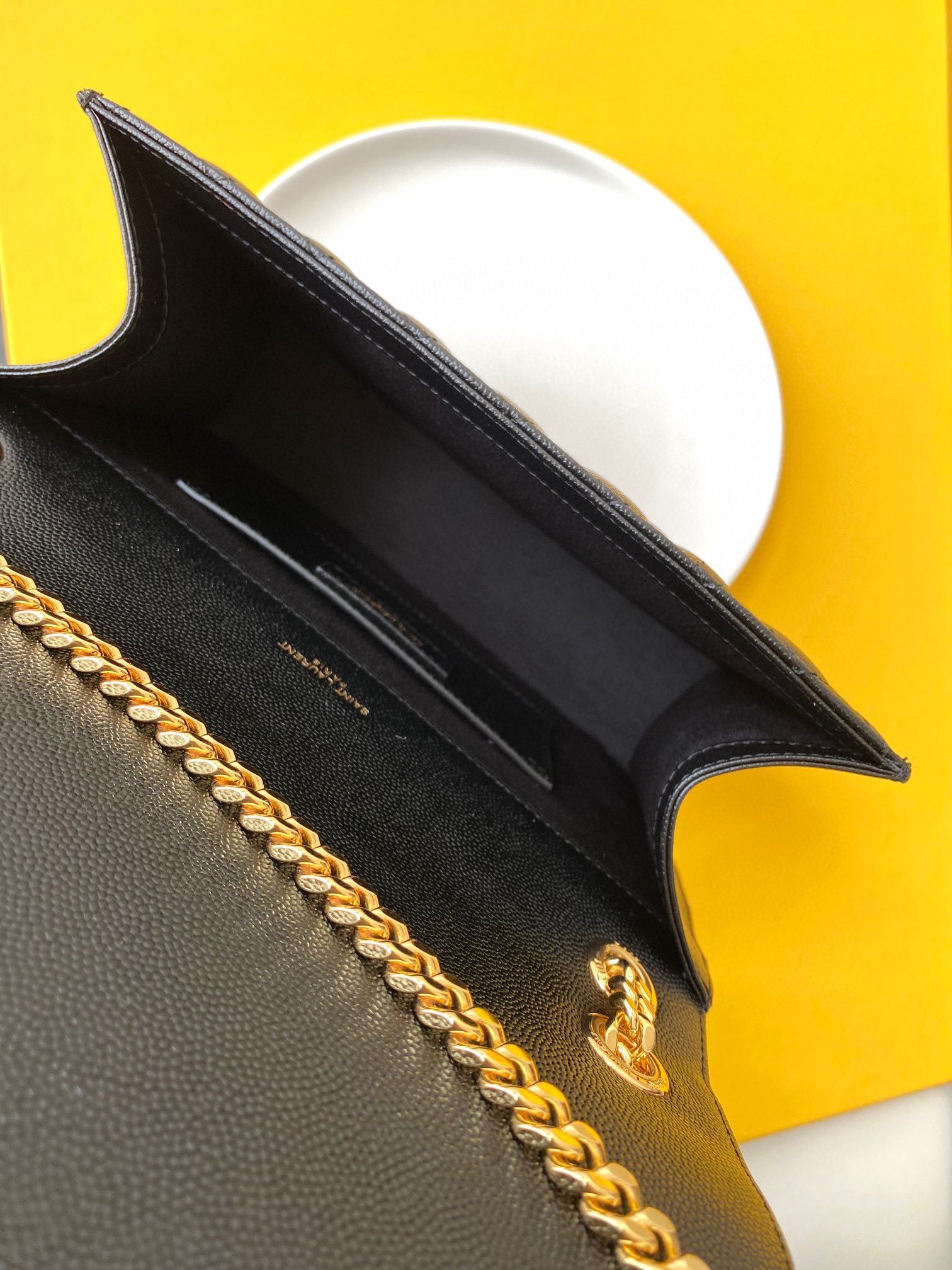 [TOP] Yves Saint Laurent YSL Envelope Bag Caviar Medium 24cm - Black & GHW