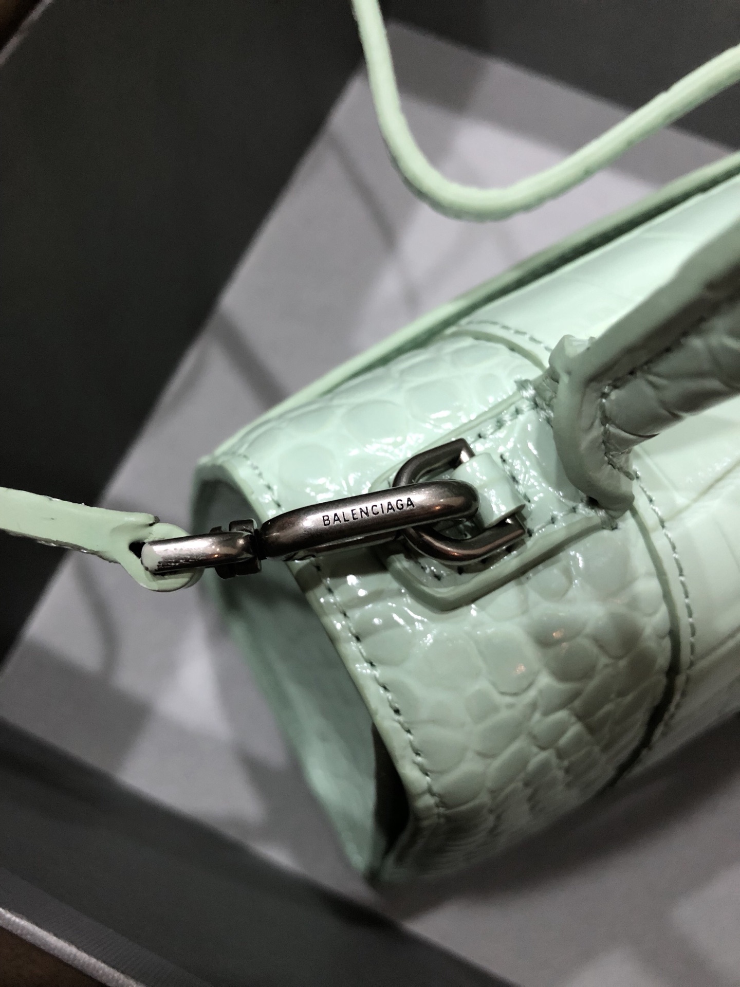 [TOP] BALENCIAGA Crocodile-Print Hourglass Bag 19/23cm - Green