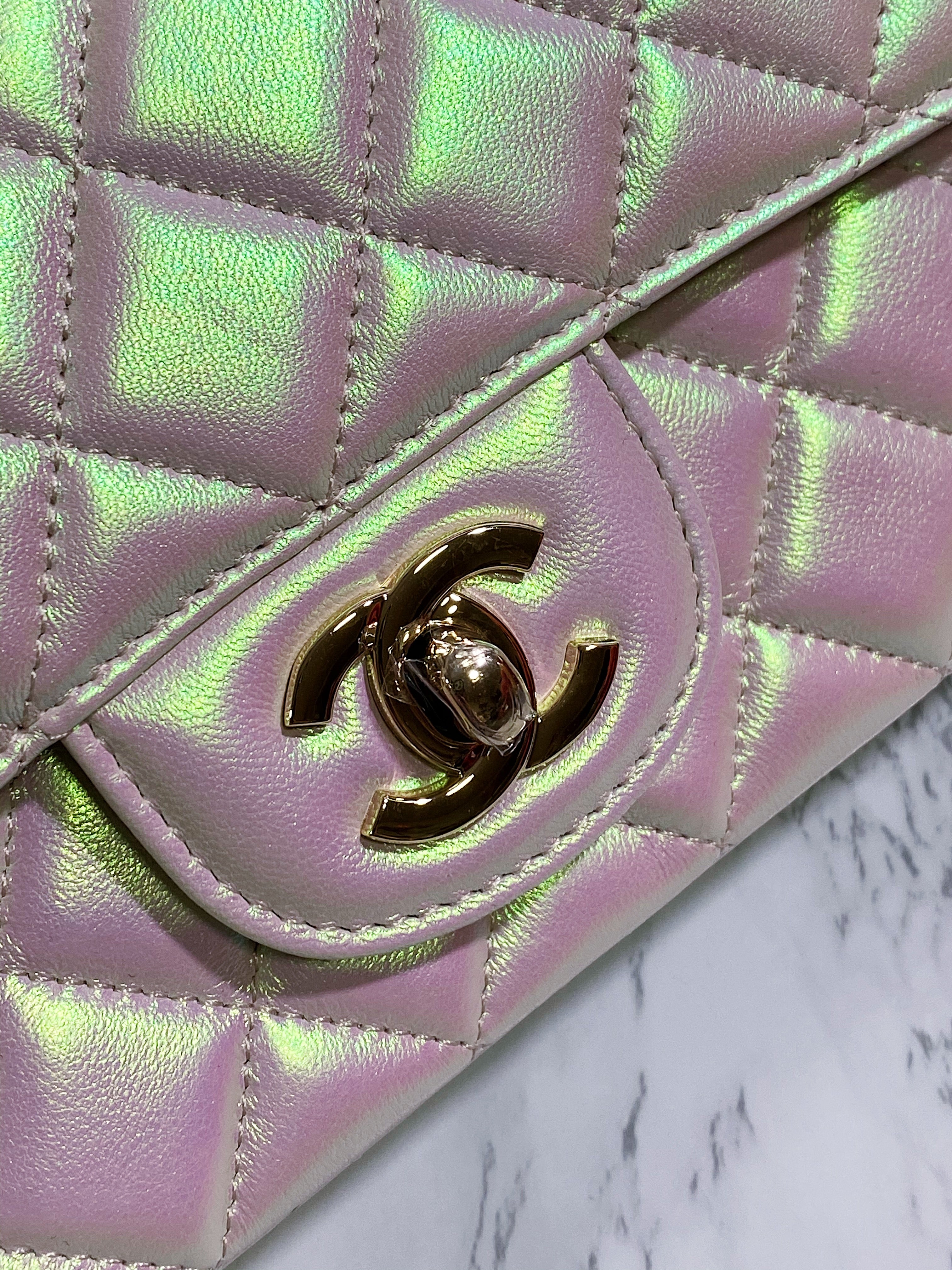 [TOP] CHANEL Classic Flap Bag Outside Thread Mini 20CM - White Iridescent