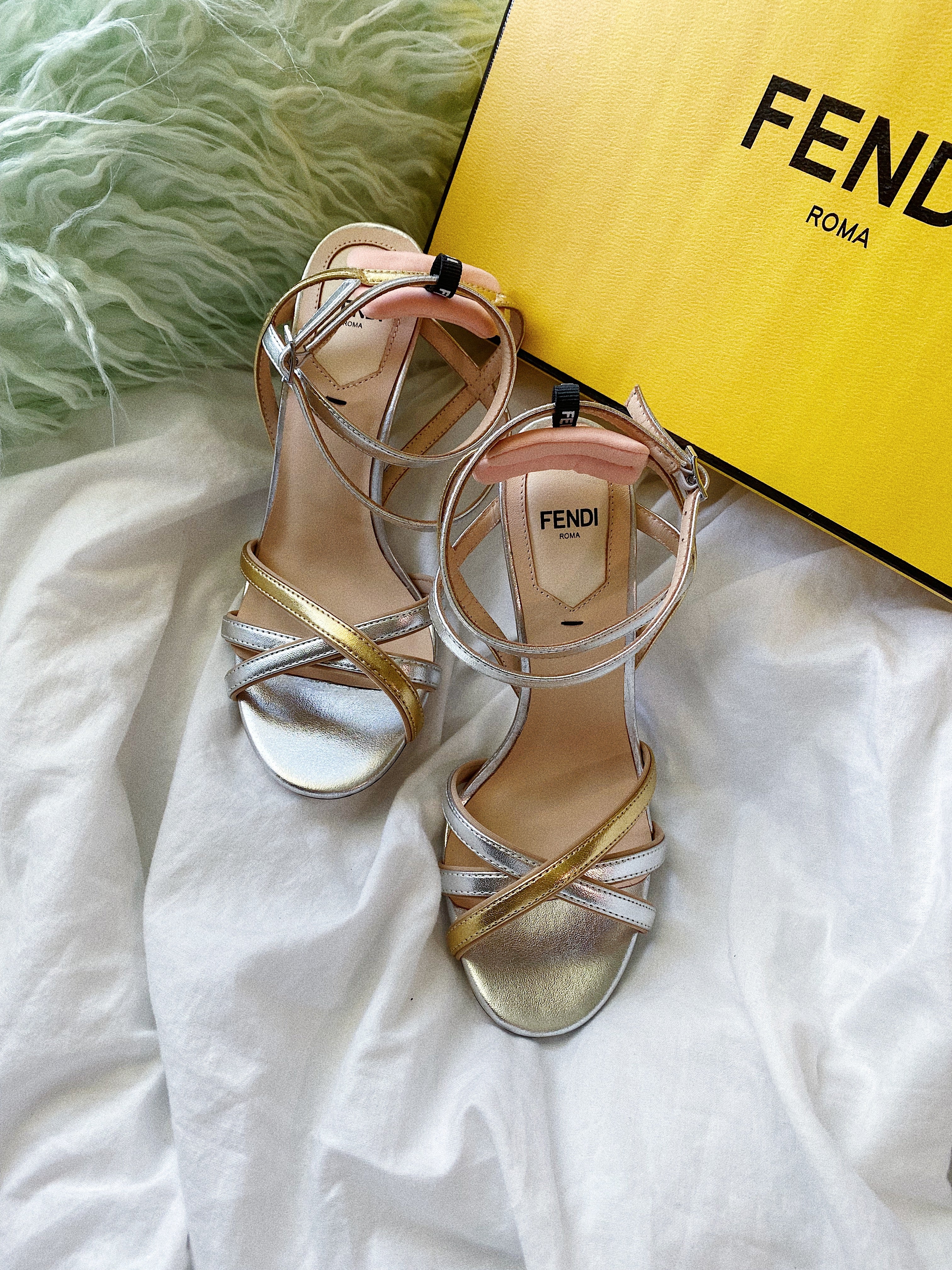 [TOP] FENDI FENDI Colibri Strappy Metalic High Heels - Gold
