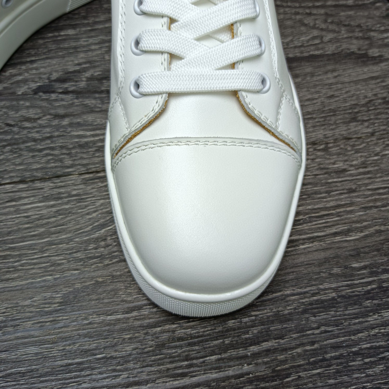 [TOP] Christian Louboutin Sneaker-2 Colors