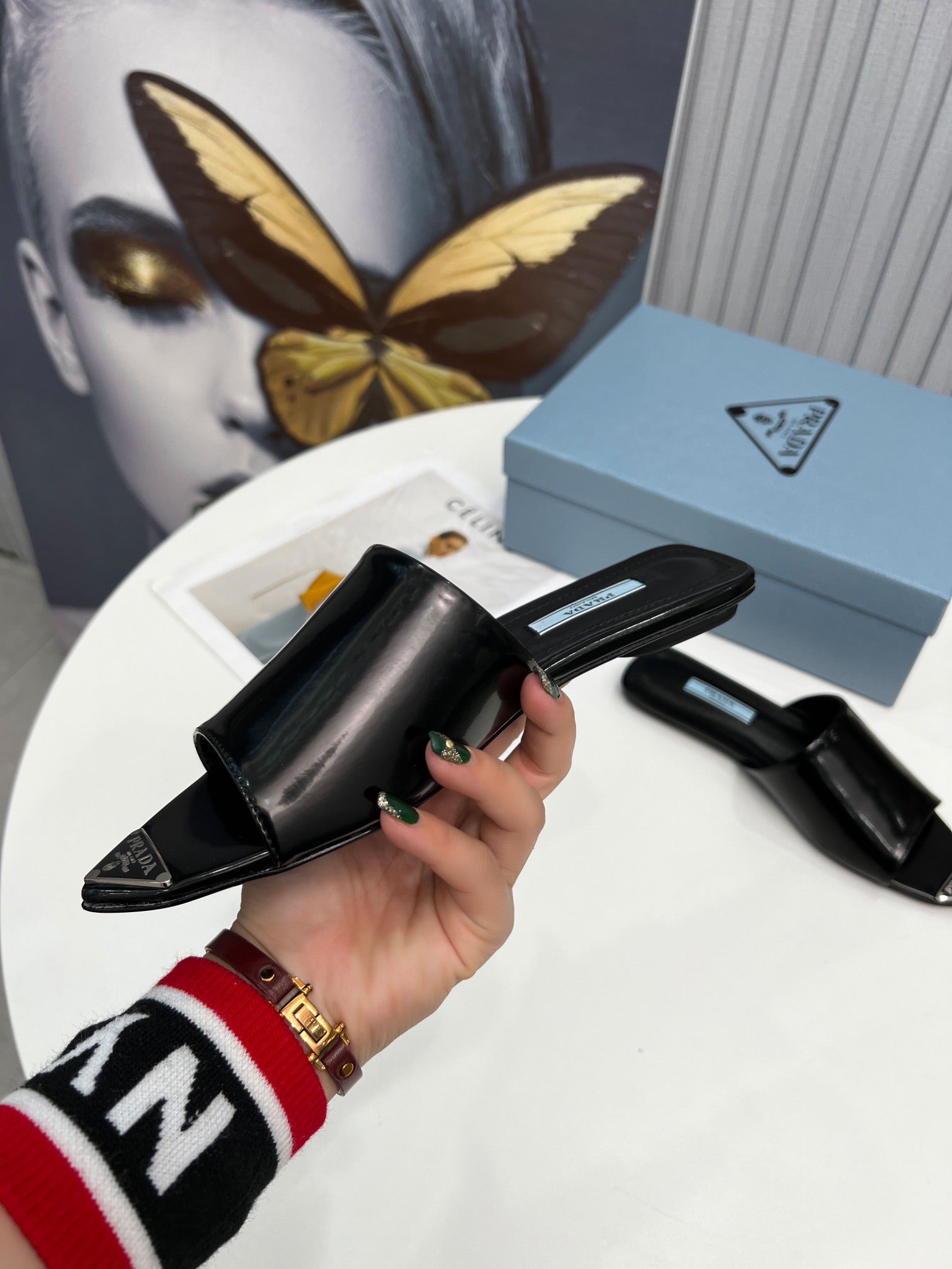 [TOP] PRADA Sleek Line Enamel Triangle Logo Brushed Leather - Black