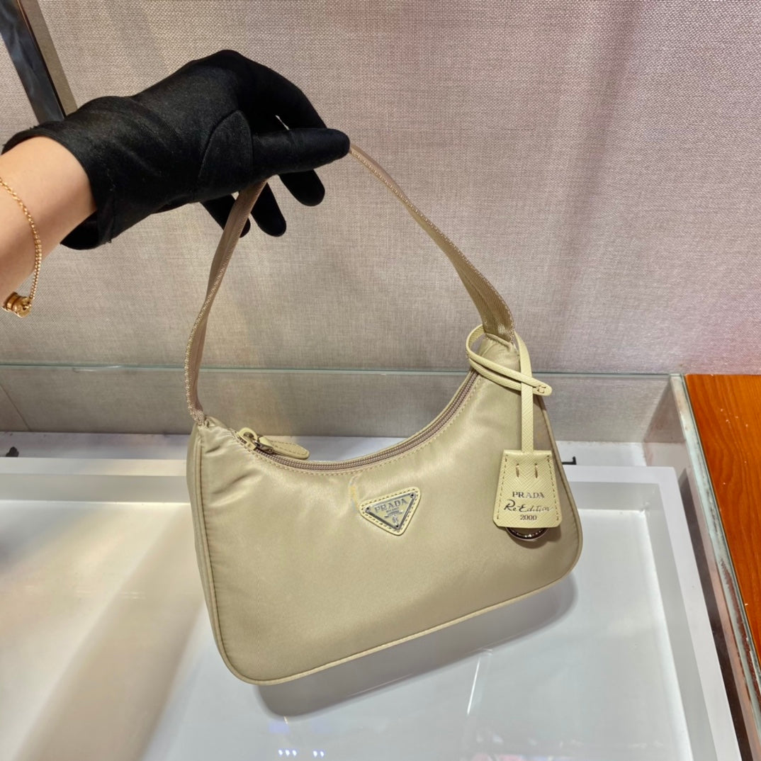 [TOP] PRADA Re-Edition Bag Hobo Nylon - Desert Beige