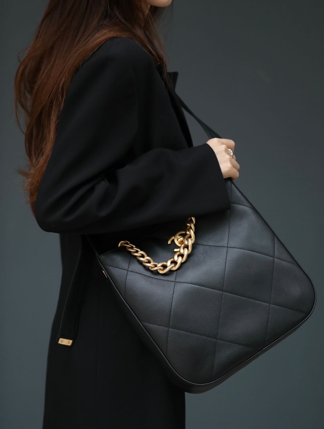 [TOP] CHANEL Hobo Quilted Bag 28CM - Black