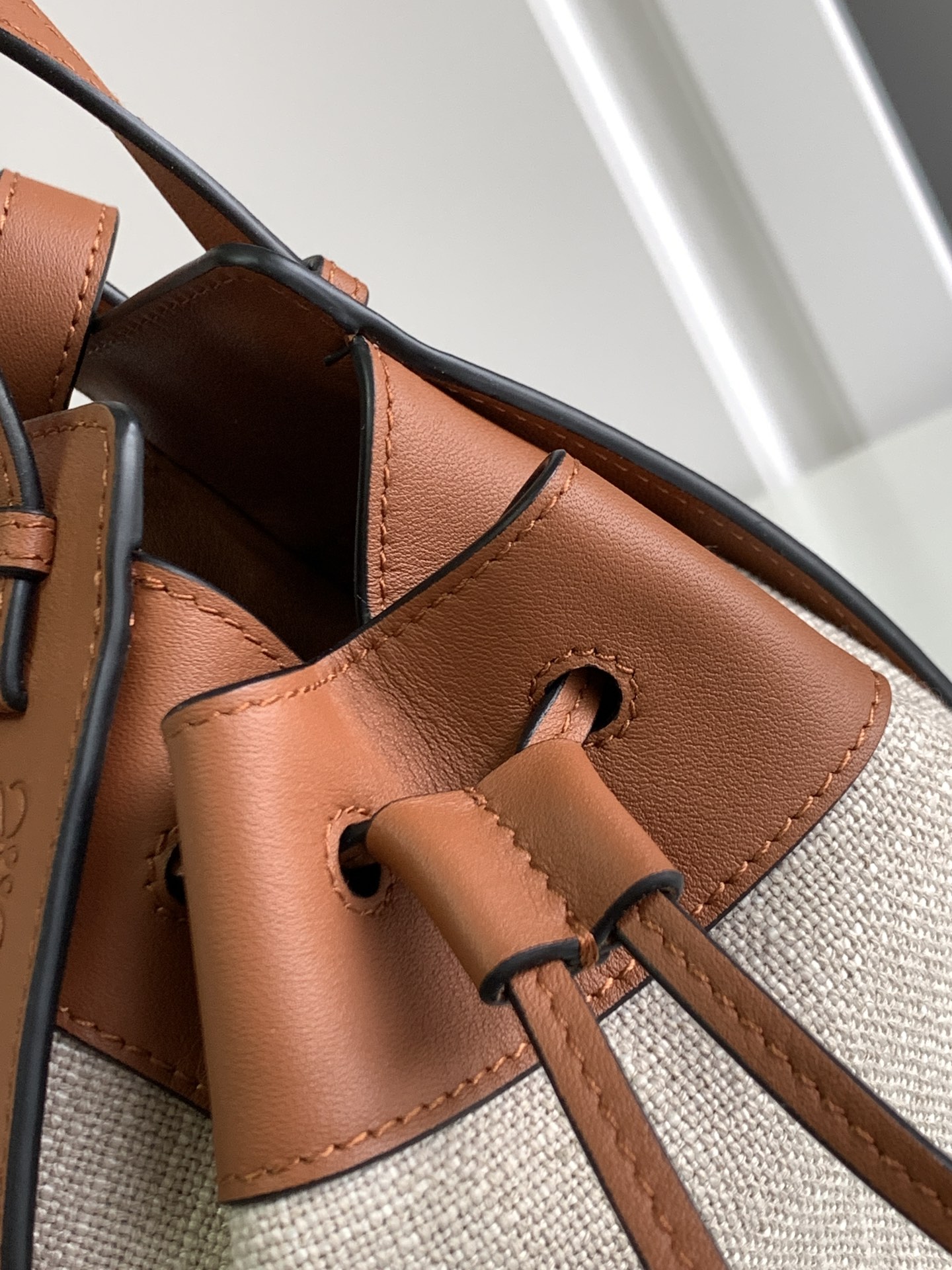 [TOP] LOEWE Calfskin Hammock Bag 19*11*17cm - Brown White