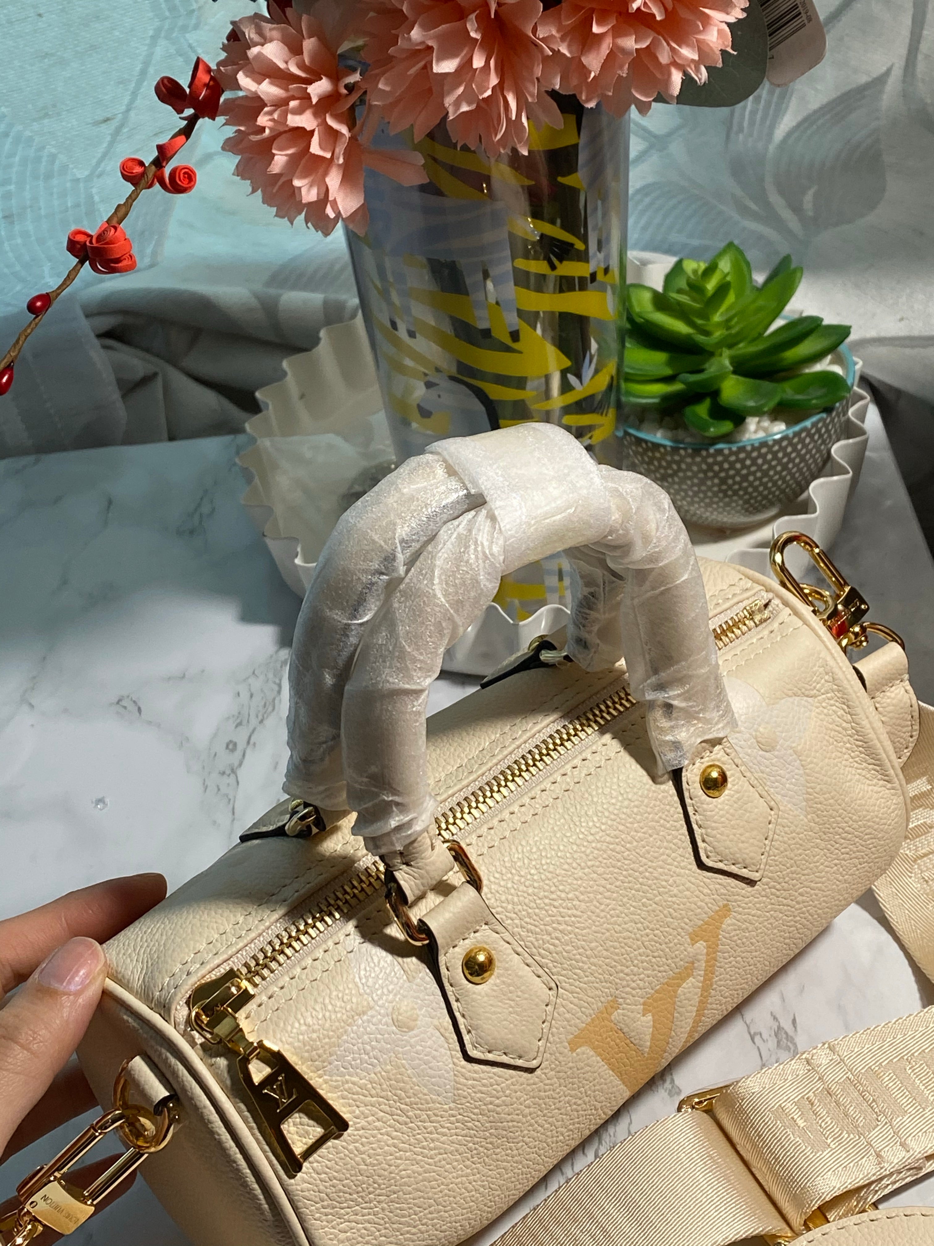 [TOP] Louis Vuitton LV Papillon BB Bag 20 x 10 x 10CM- Cream