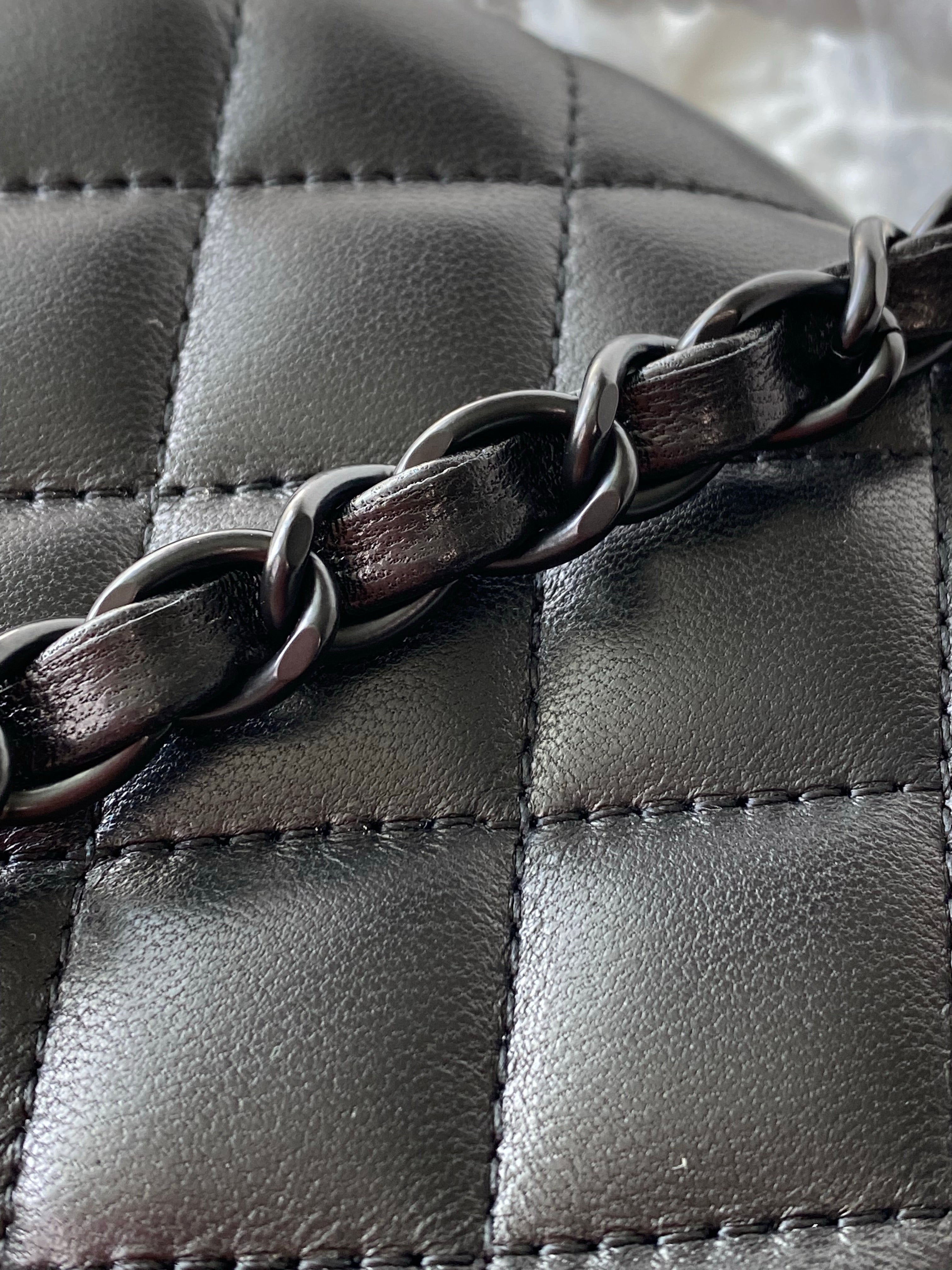 [TOP] CHANEL Classic Flap Bag Lambskin Medium 25.5cm –  All Black