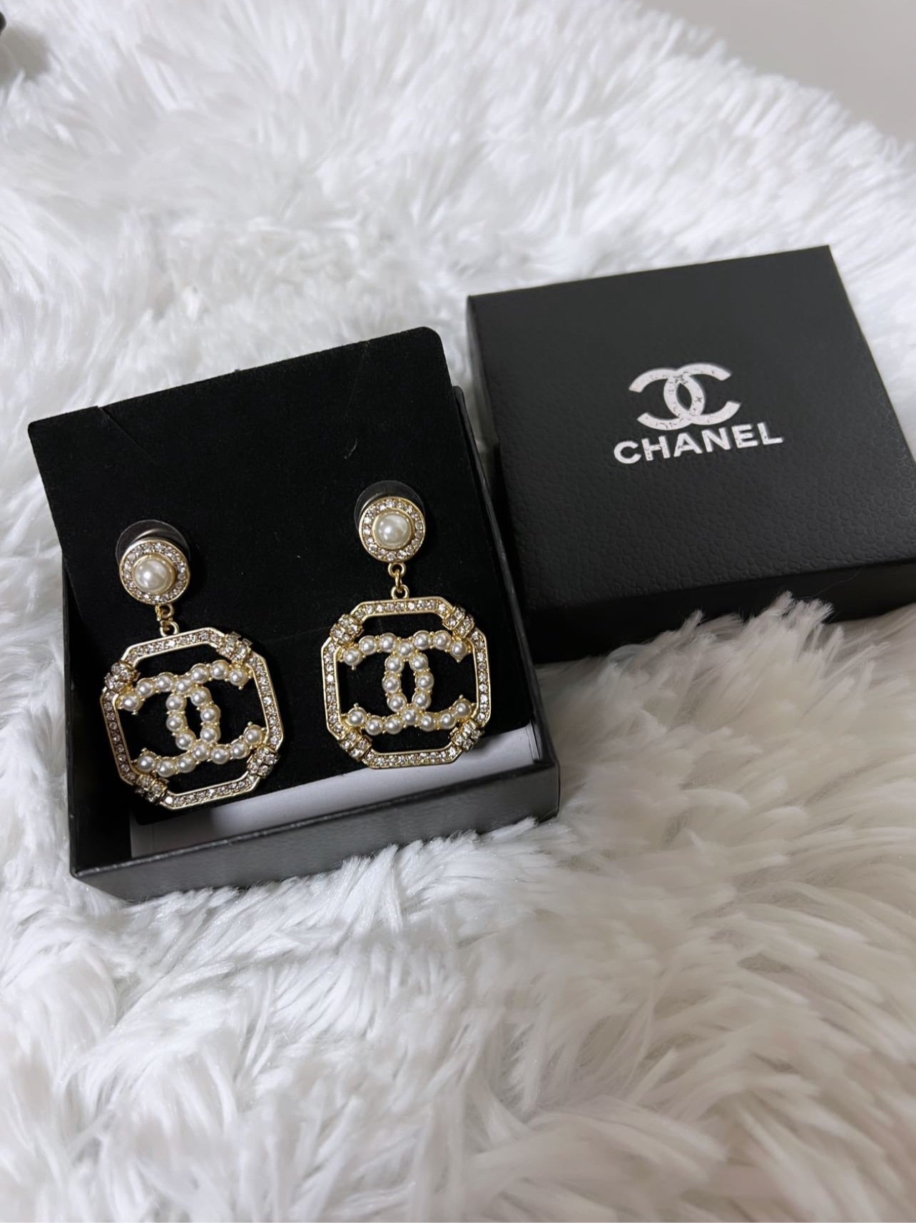 [TOP] CHANEL Dangle Square Stones and Pearl Earrings - Gold