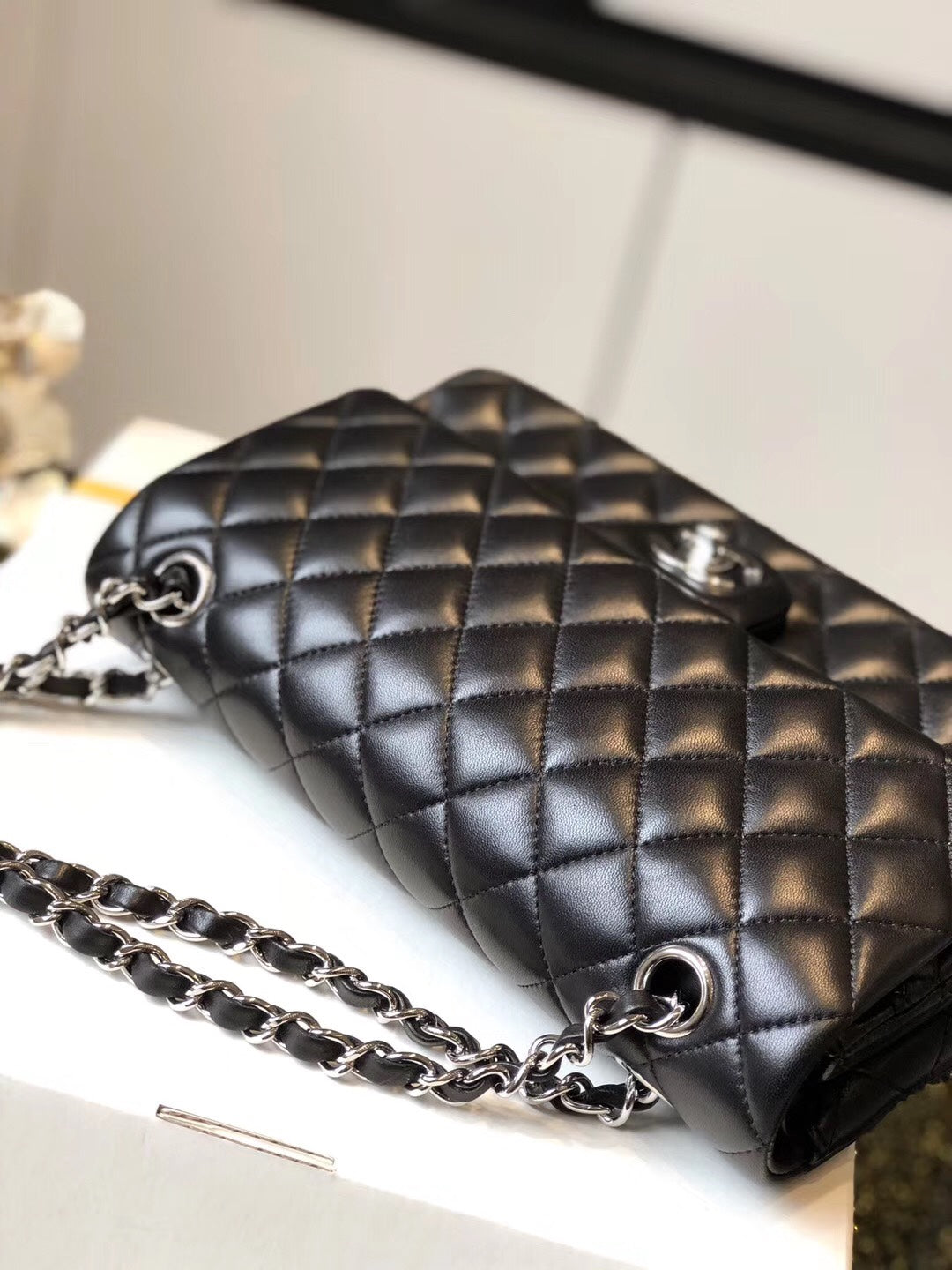 [TOP] CHANEL Classic Flap Bag Lambskin Medium 25.5cm – Black w SHW