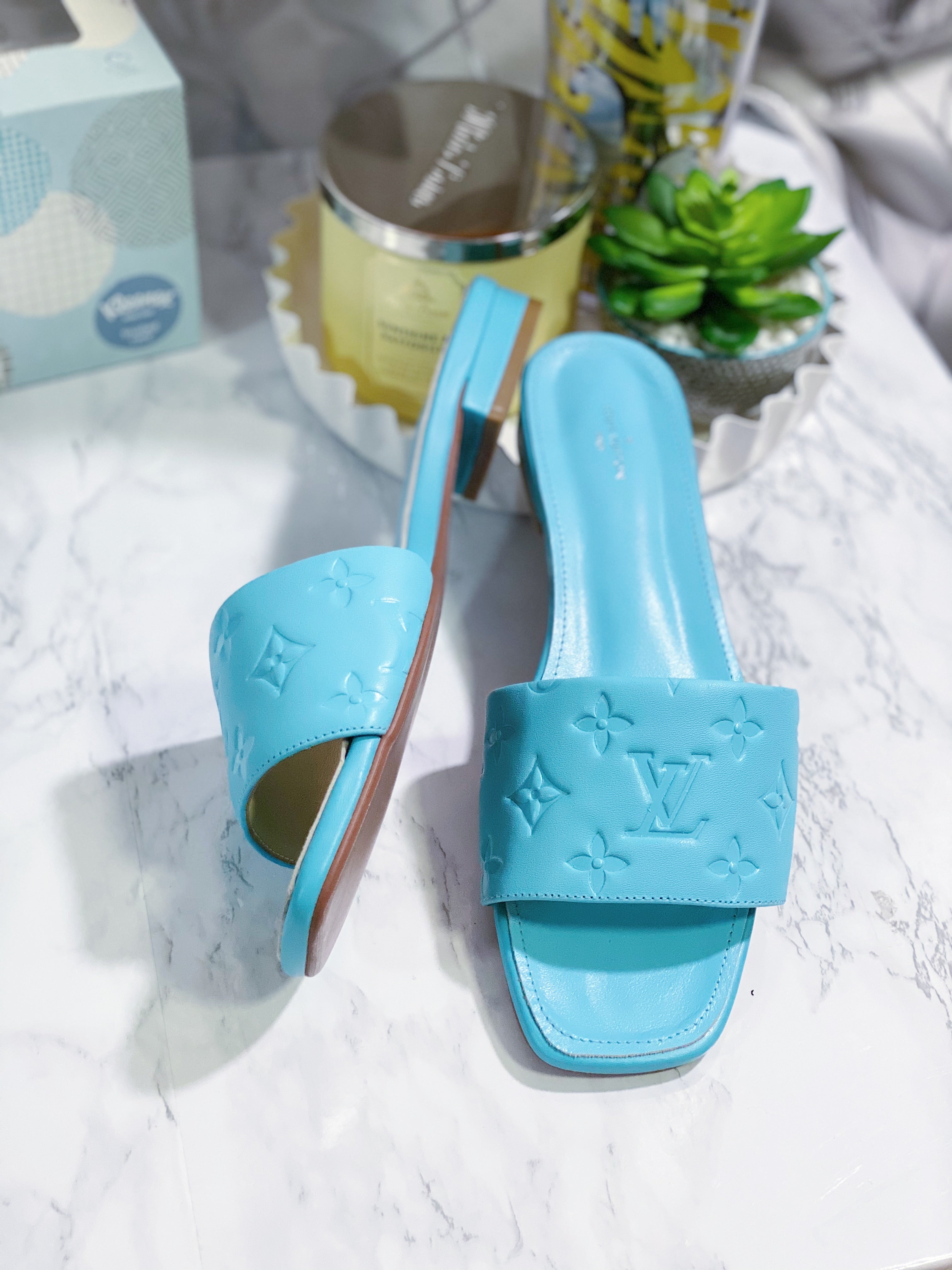 [TOP] Louis Vuitton LV L.V Empreinte Sandals - Blue