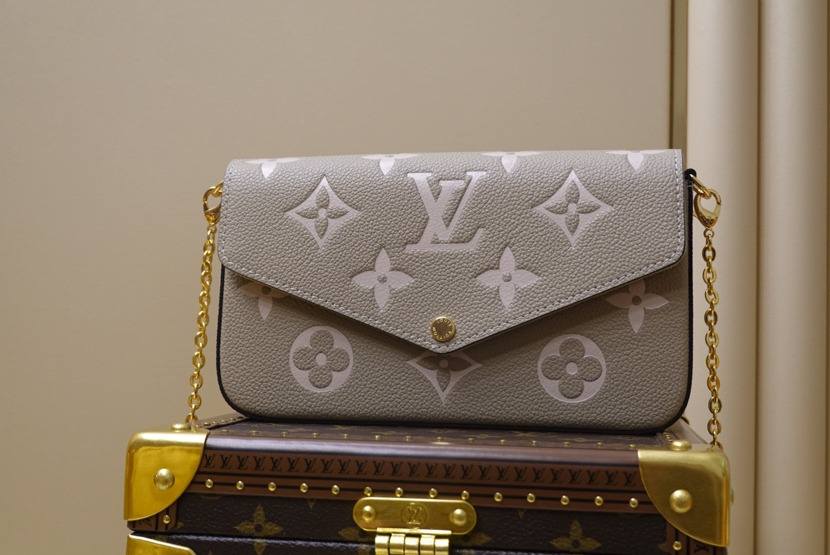 [TOP] Louis Vuitton LV L*V Felicie 2 Tone Bag 21X12X3cm - Cream